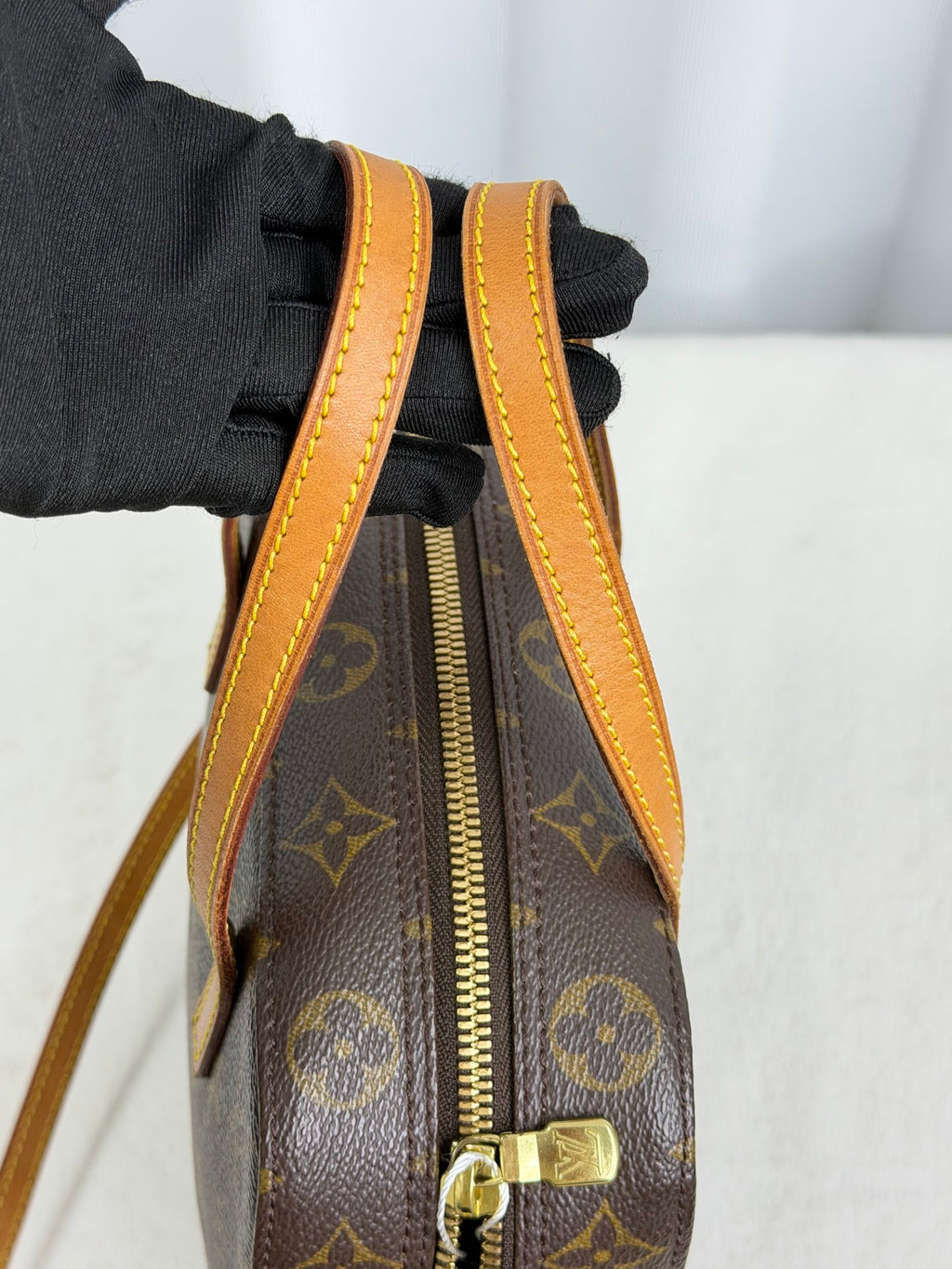 LOUIS VUITTON Monogram Shoulderbag