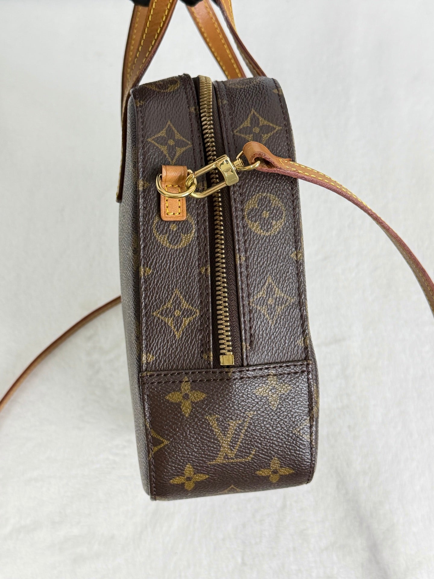 LOUIS VUITTON Monogram Shoulderbag