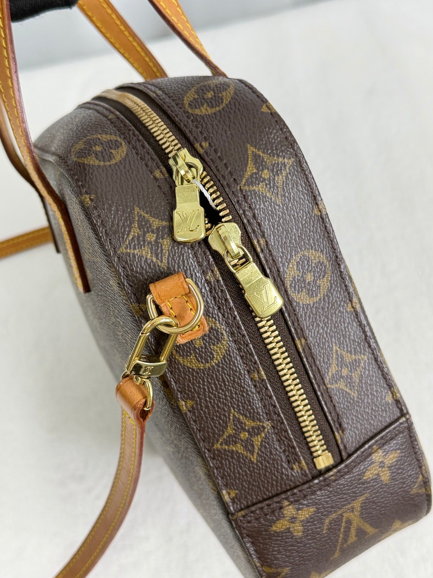 LOUIS VUITTON Monogram Shoulderbag