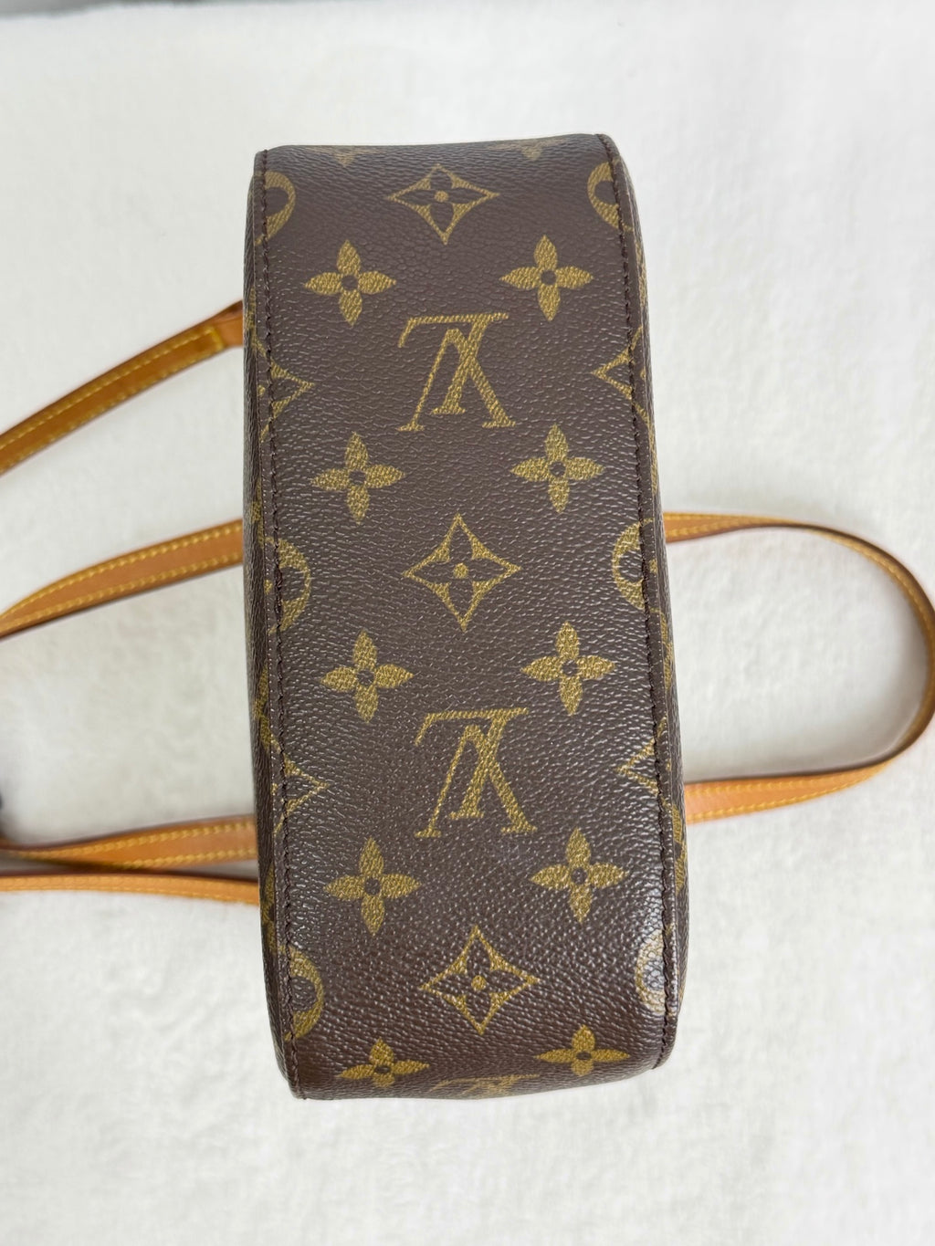 LOUIS VUITTON Monogram Shoulderbag