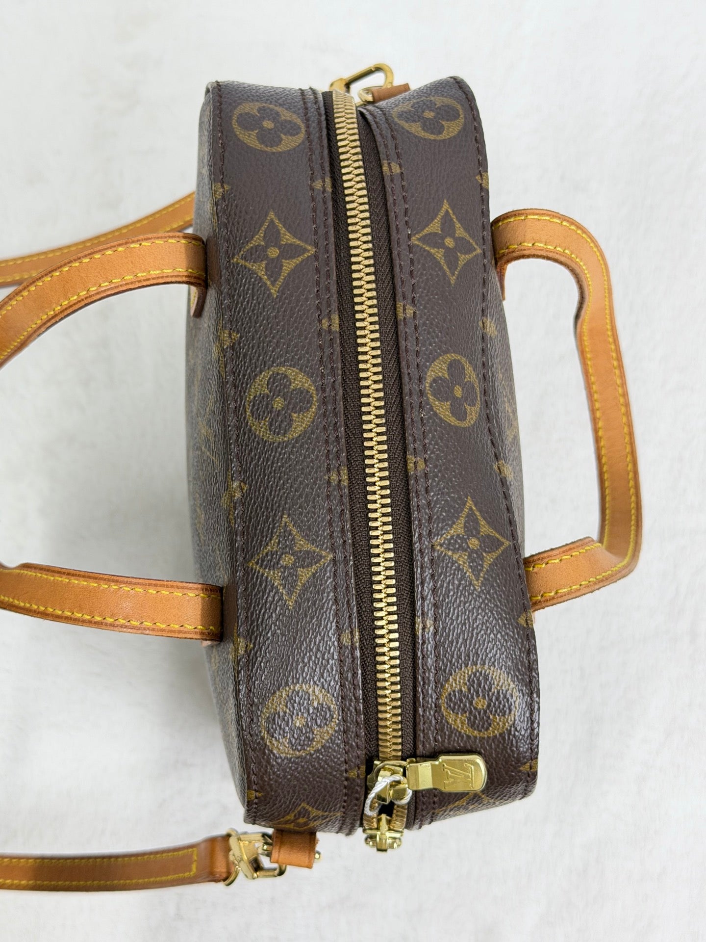 LOUIS VUITTON Monogram Shoulderbag