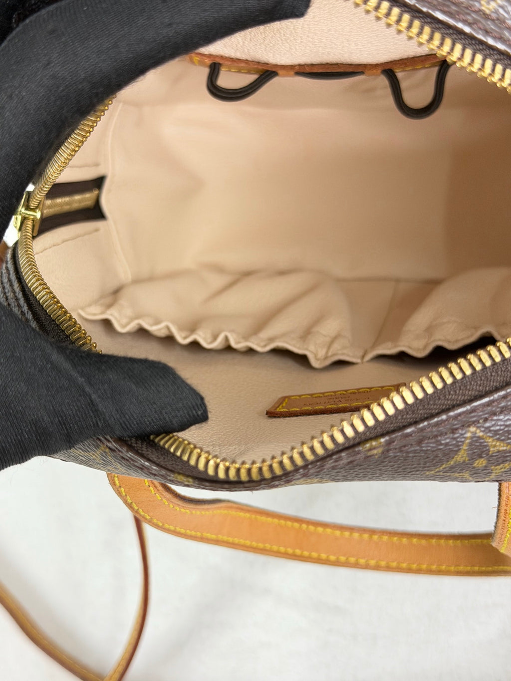 LOUIS VUITTON Monogram Shoulderbag