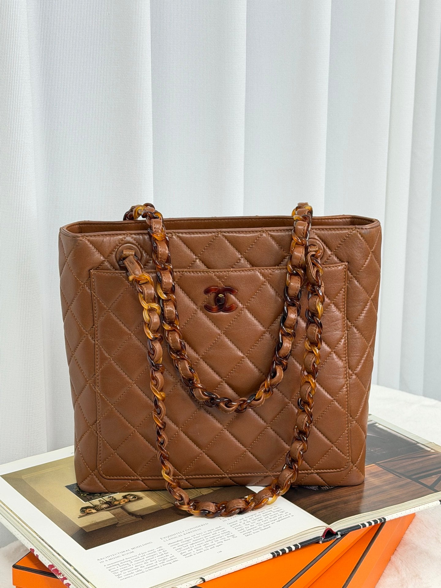 CHANEL Tortosiseshell-Chain Tote bag
