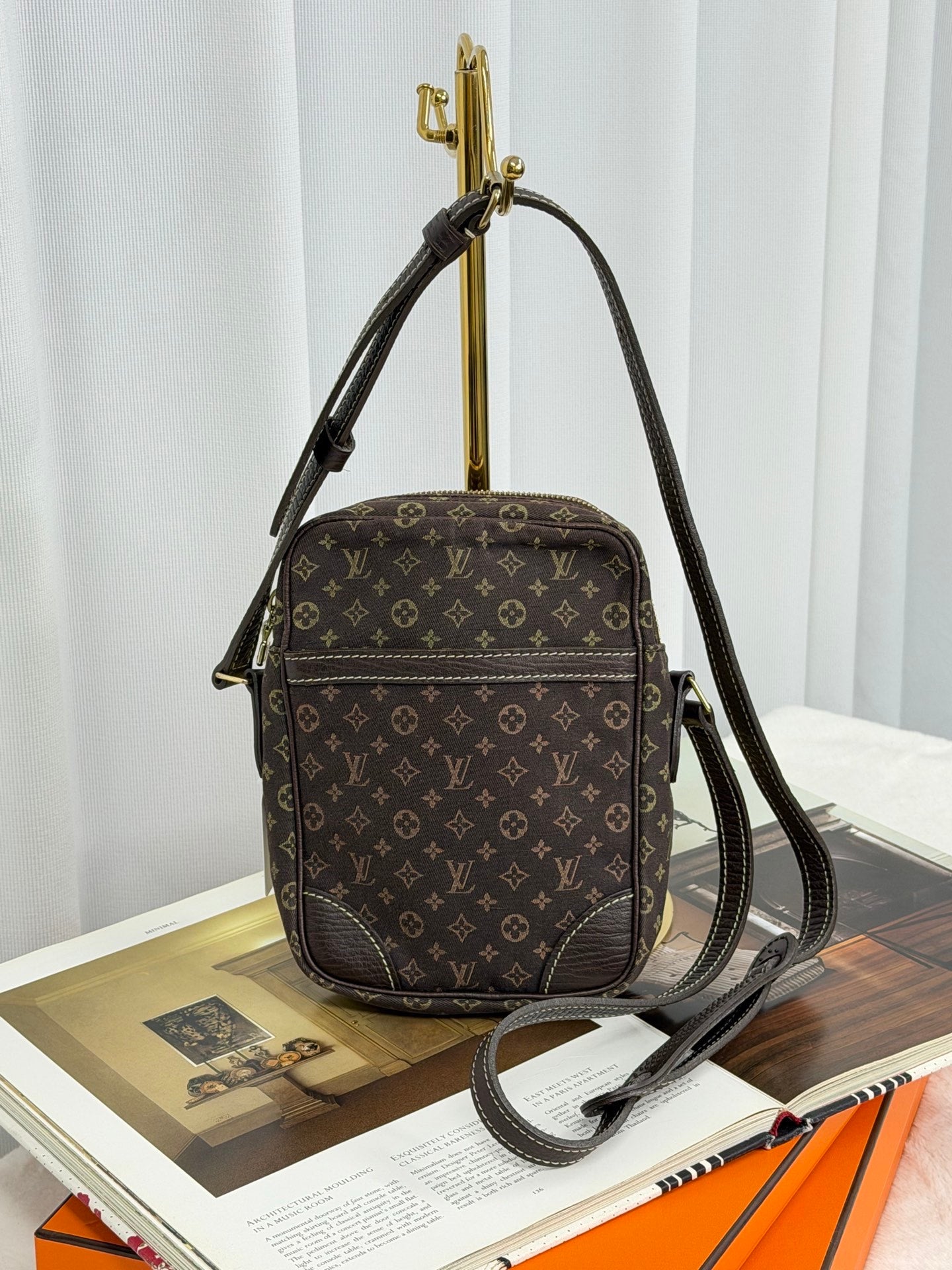 LOUIS VUITTON Monogram Shoulderbag