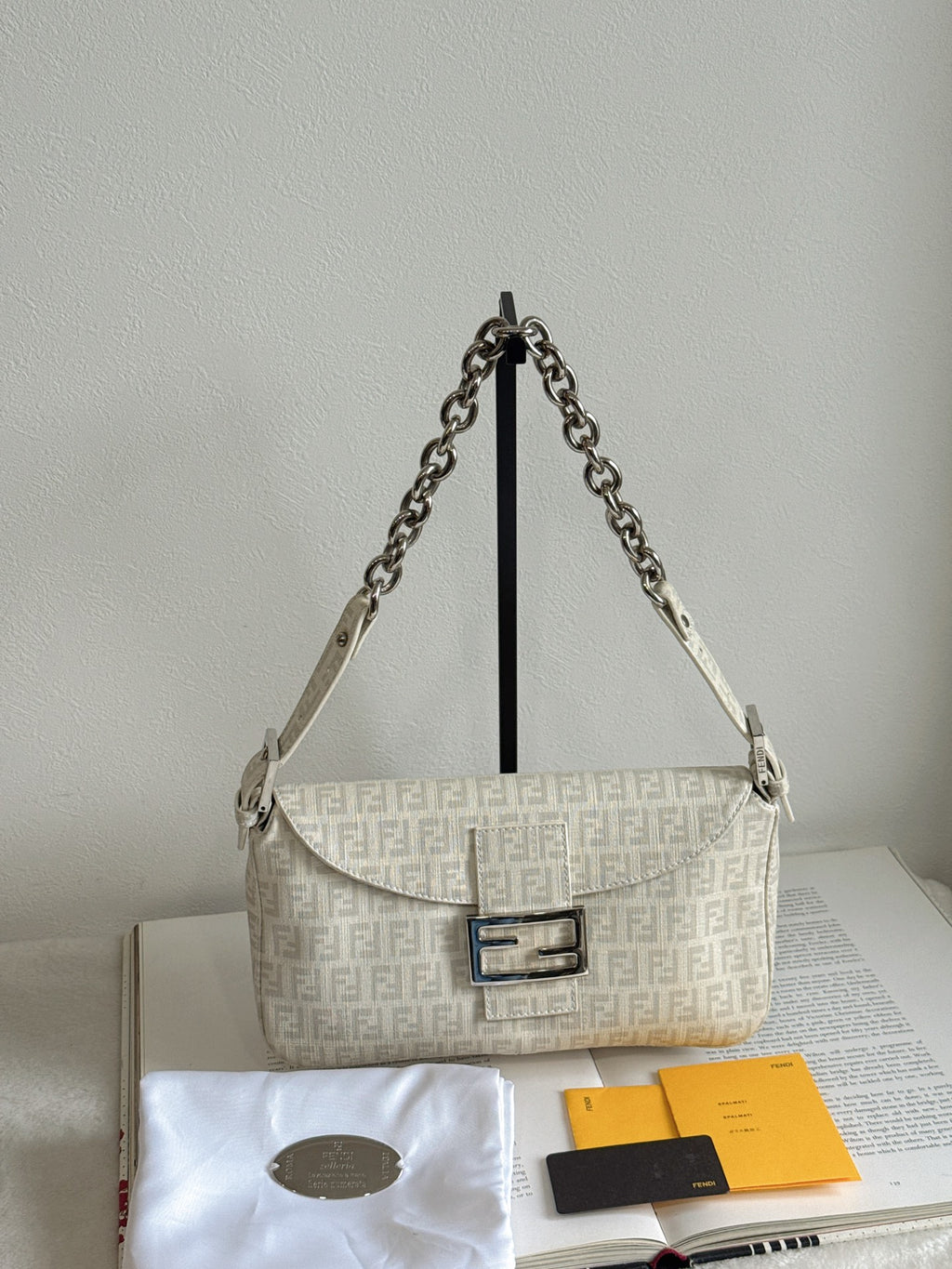 FENDI Zucca Baguette Chainbag