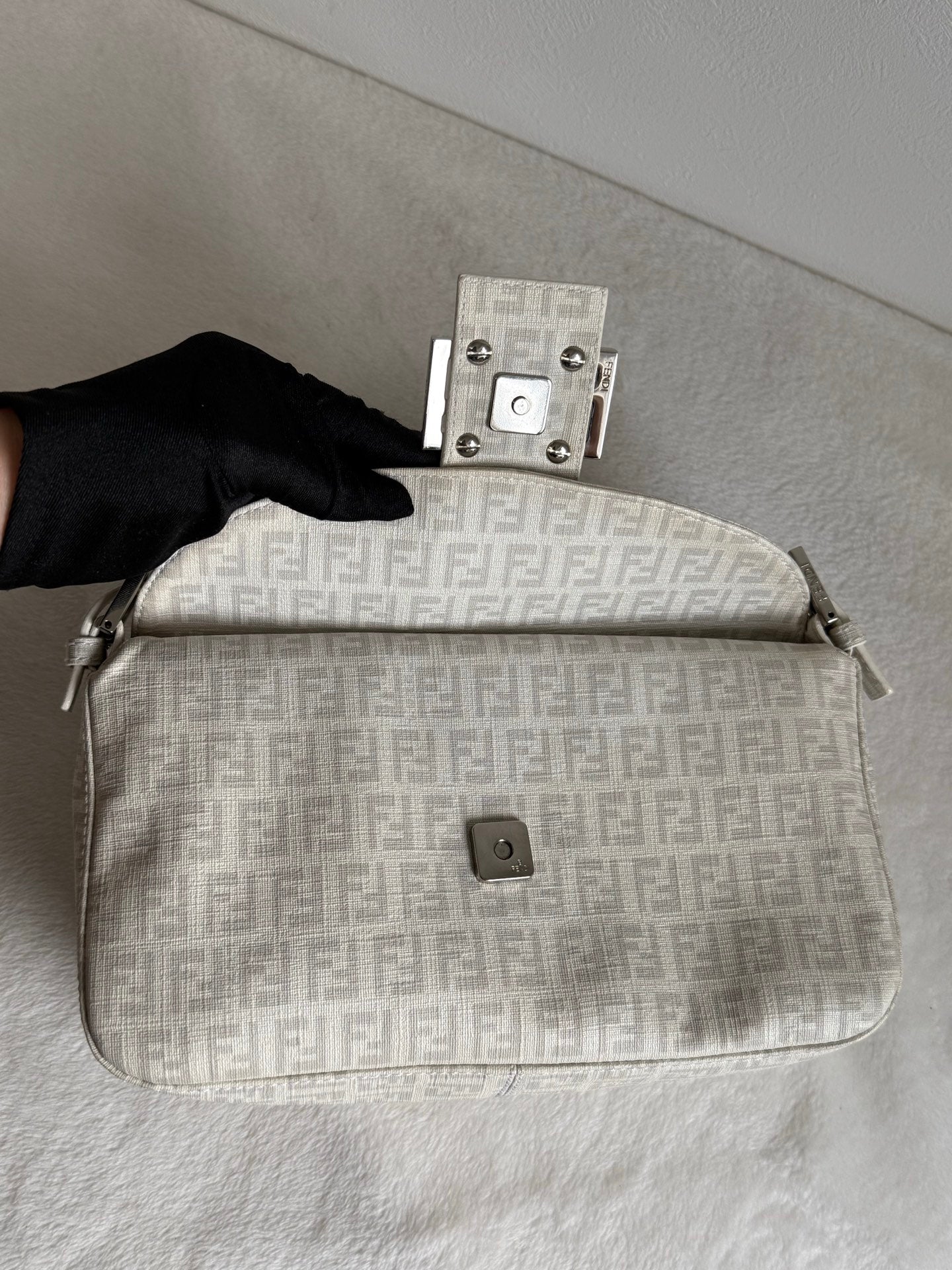 FENDI Zucca Baguette Chainbag