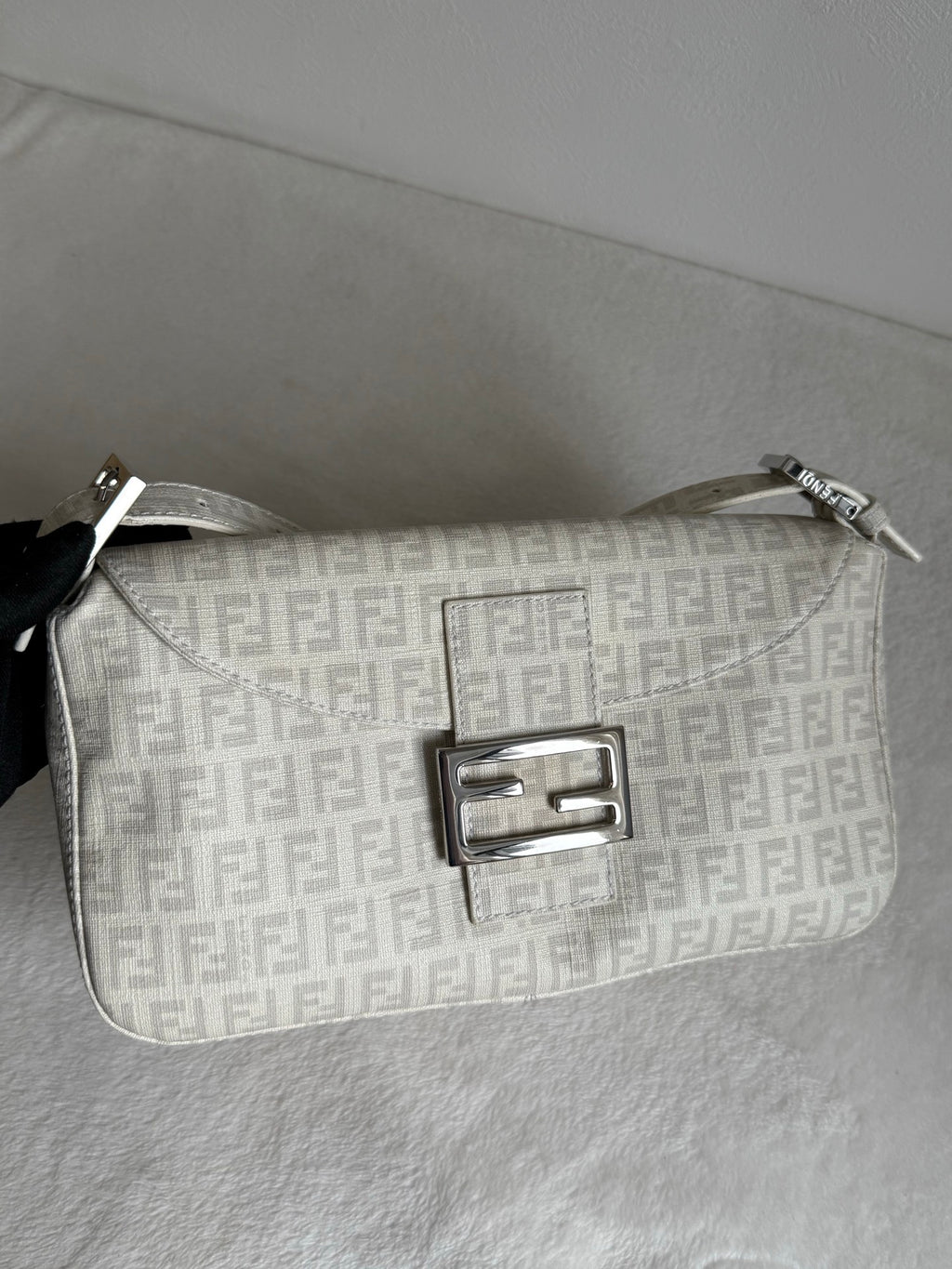 FENDI Zucca Baguette Chainbag
