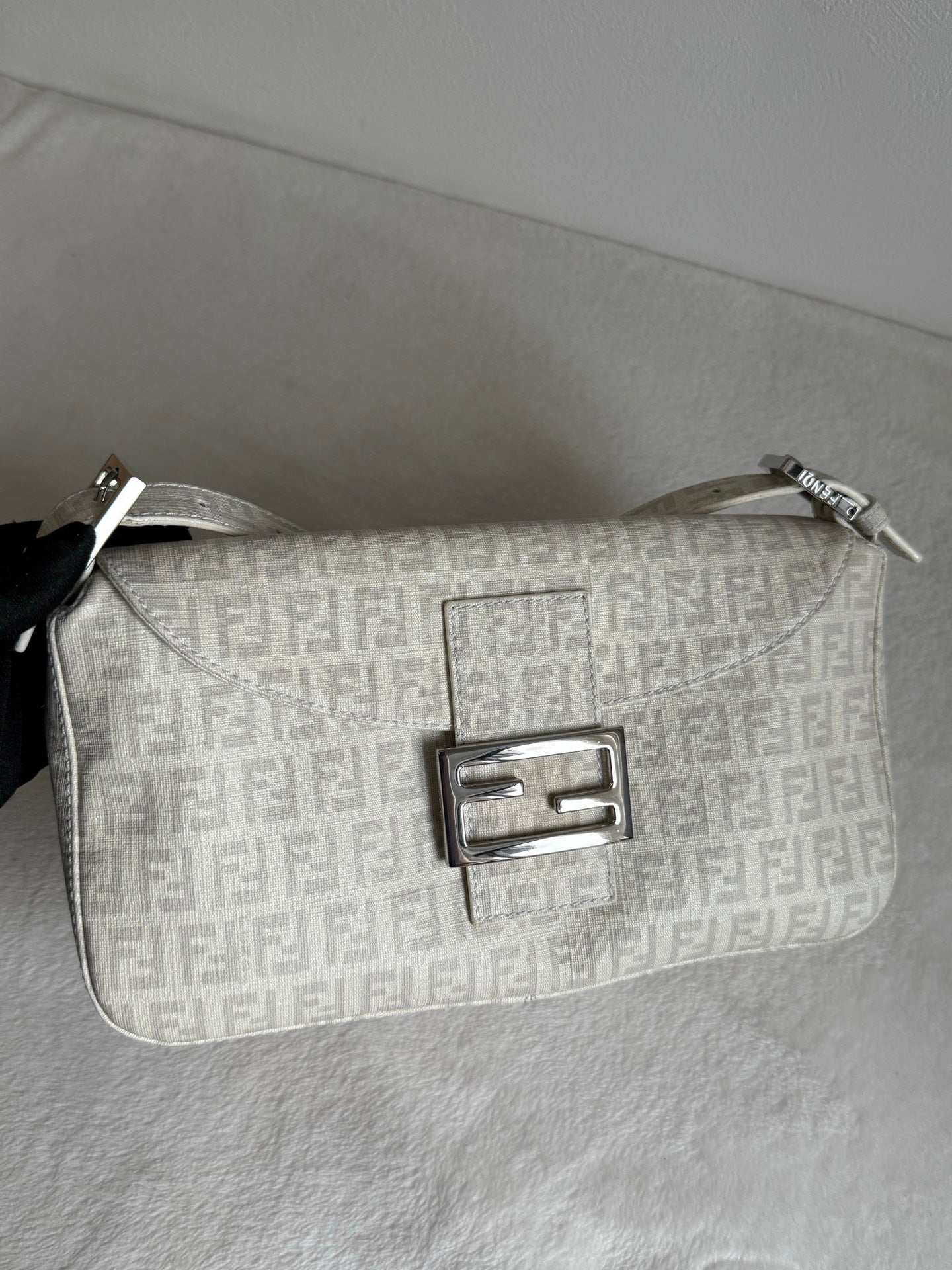 FENDI Zucca Baguette Chainbag