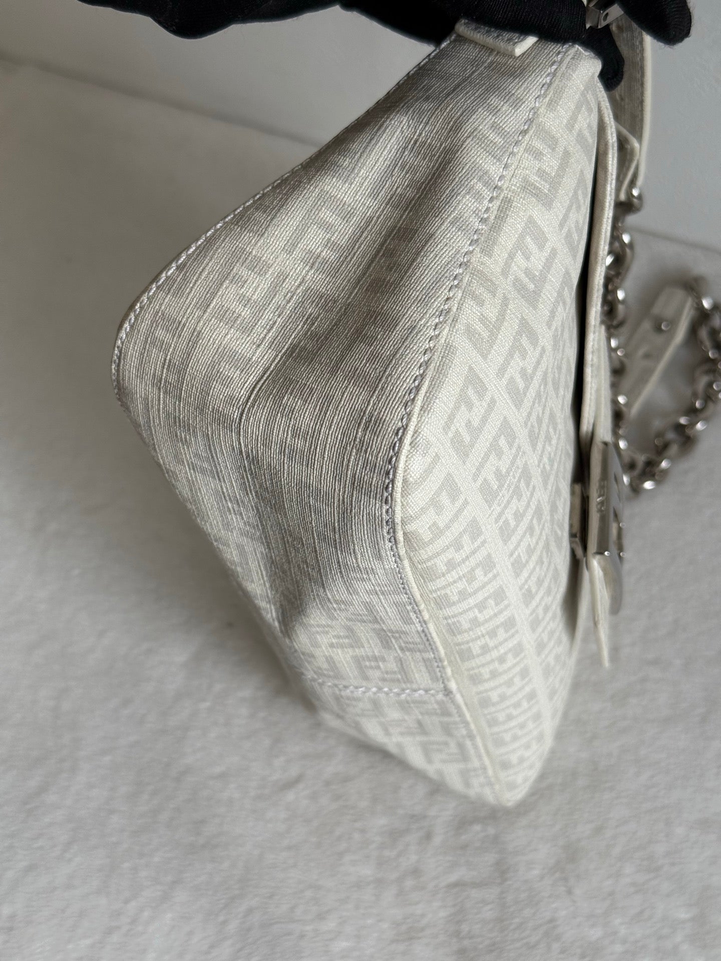 FENDI Zucca Baguette Chainbag