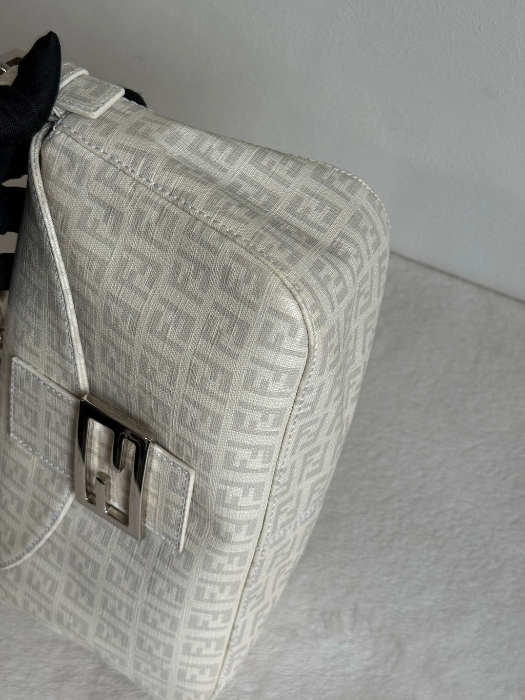 FENDI Zucca Baguette Chainbag