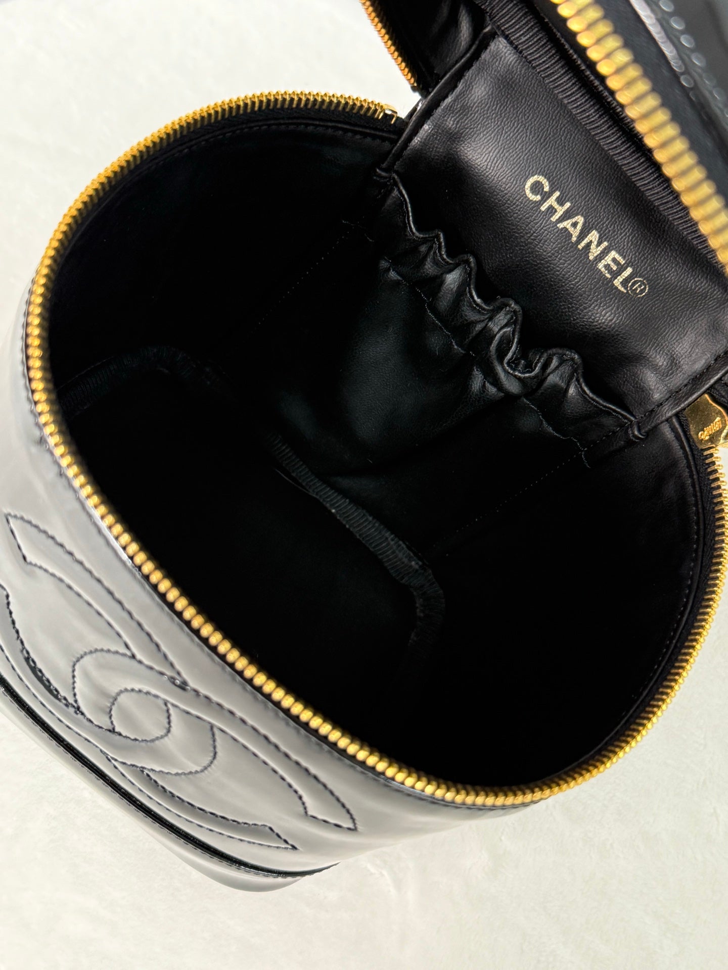 CHANEL Patent Leather vinly Shoulderbag