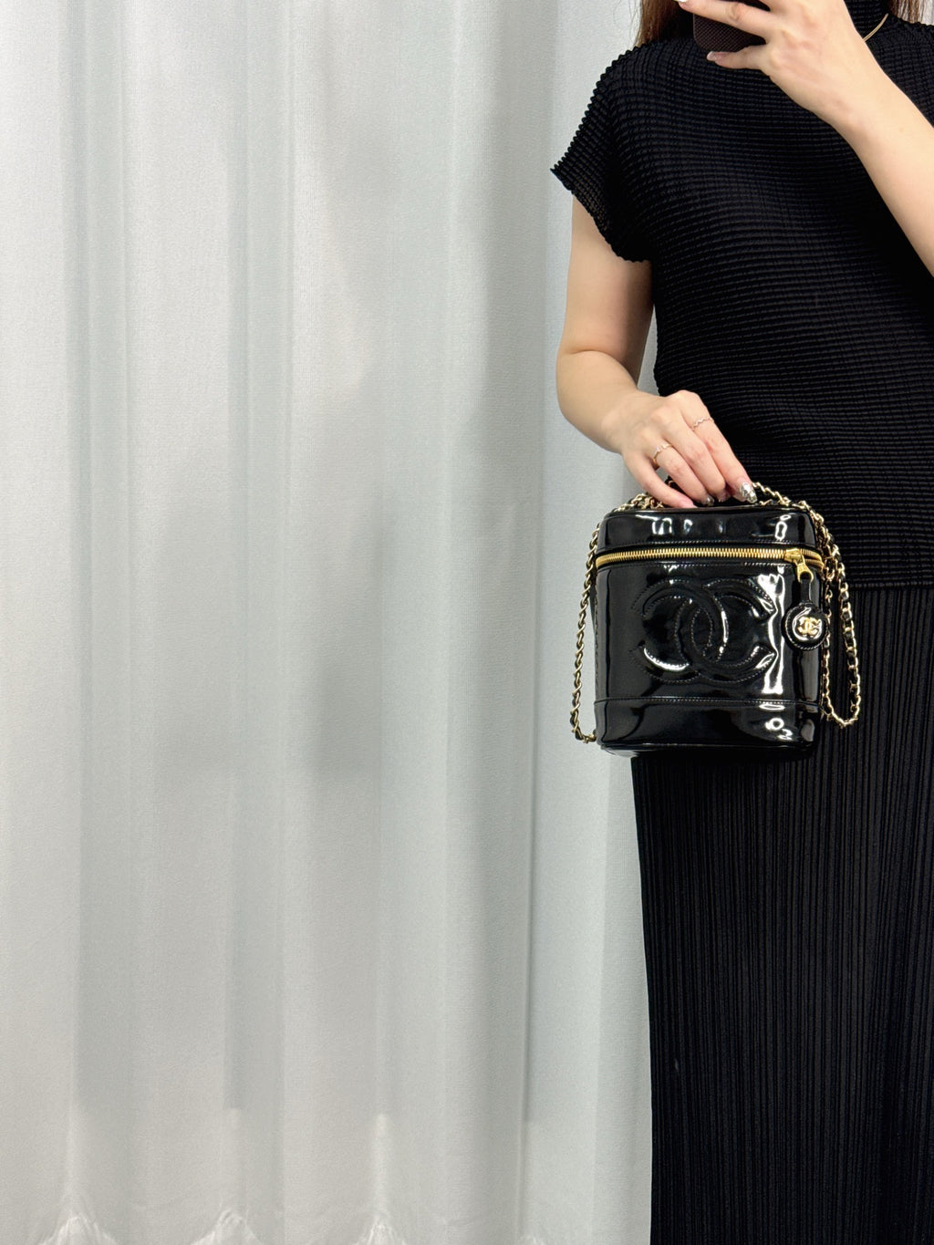 CHANEL Patent Leather vinly Shoulderbag