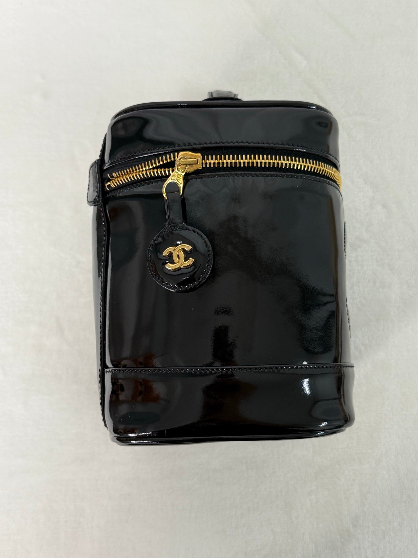 CHANEL Patent Leather vinly Shoulderbag