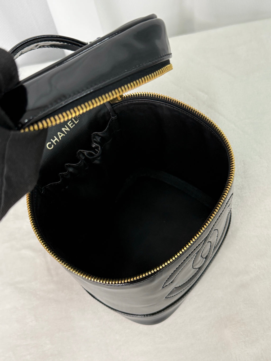 CHANEL Patent Leather vinly Shoulderbag