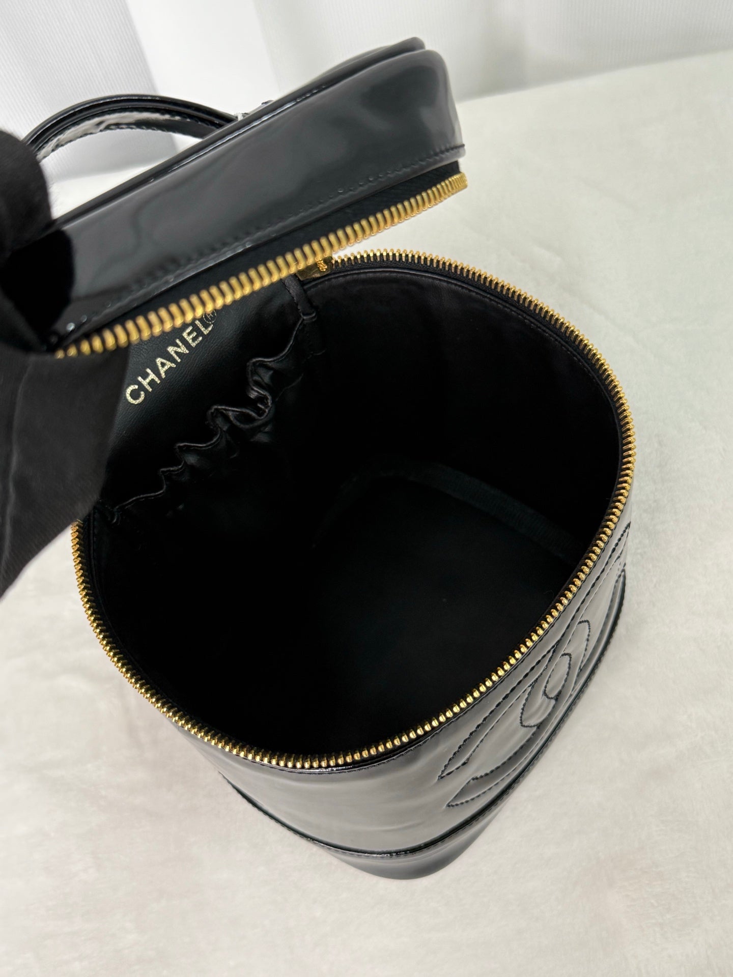 CHANEL Patent Leather vinly Shoulderbag