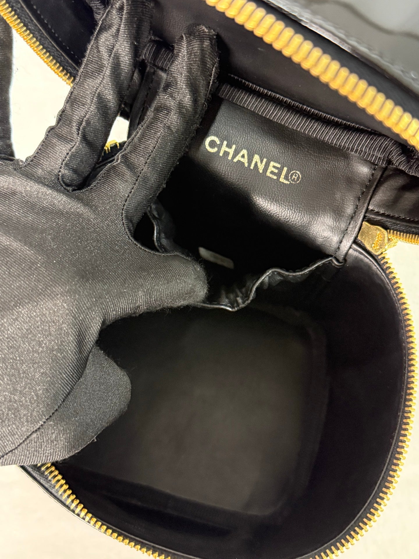 CHANEL Patent Leather vinly Shoulderbag