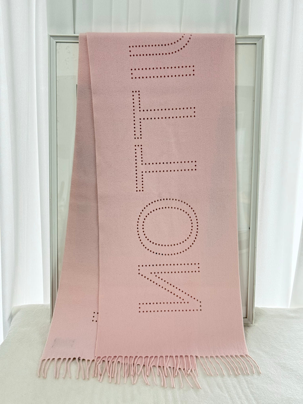 LOUIS VUITTON Pink Casehmere Scarf