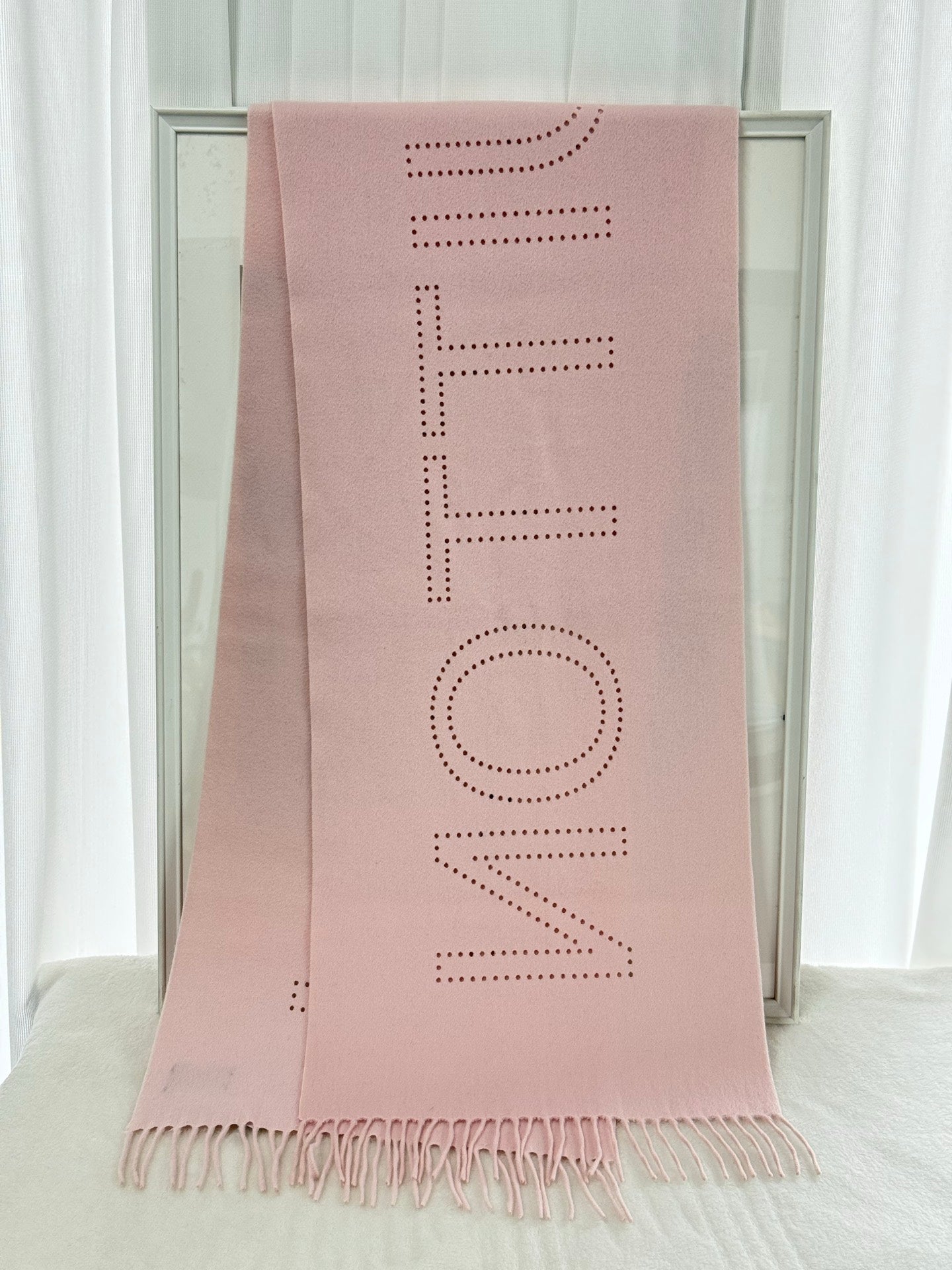LOUIS VUITTON Pink Casehmere Scarf