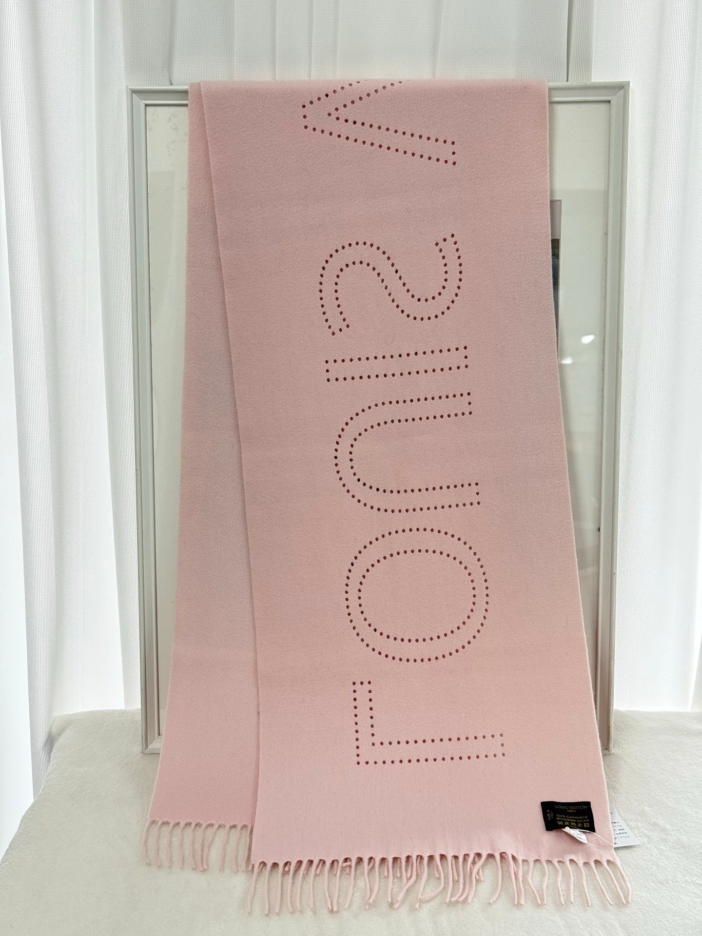LOUIS VUITTON Pink Casehmere Scarf