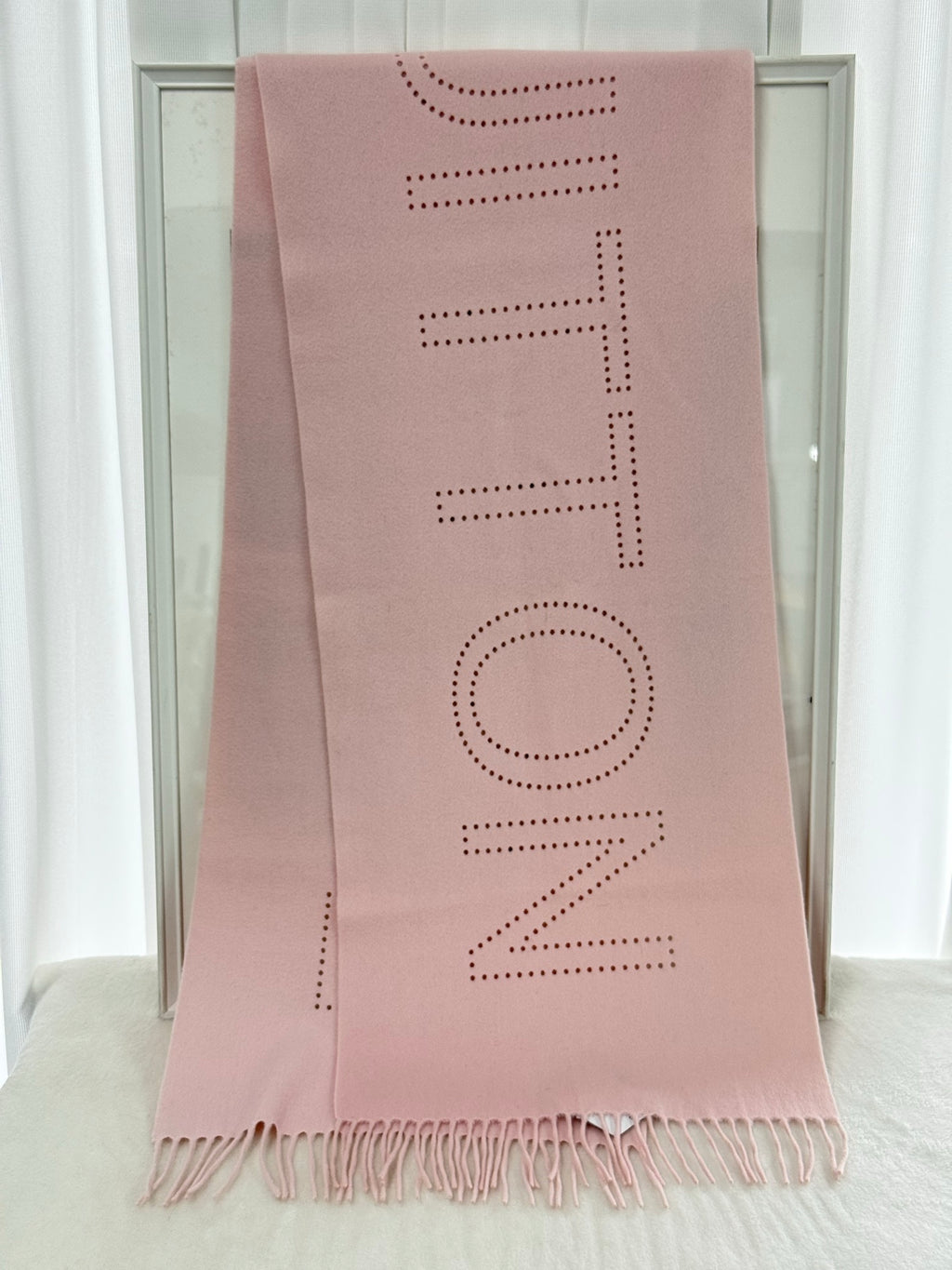 LOUIS VUITTON Pink Casehmere Scarf