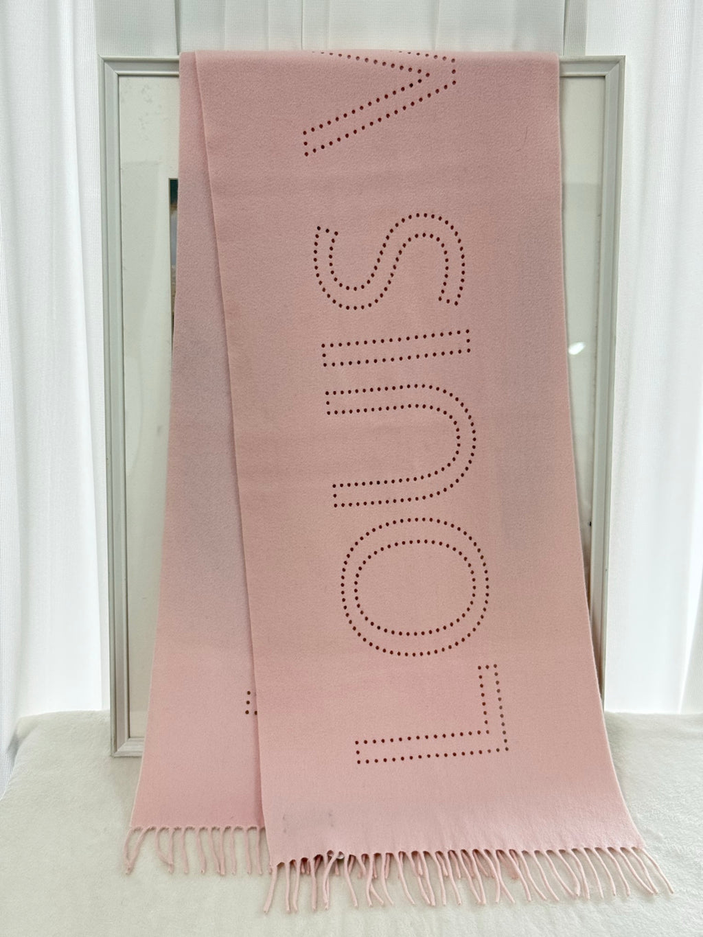 LOUIS VUITTON Pink Casehmere Scarf
