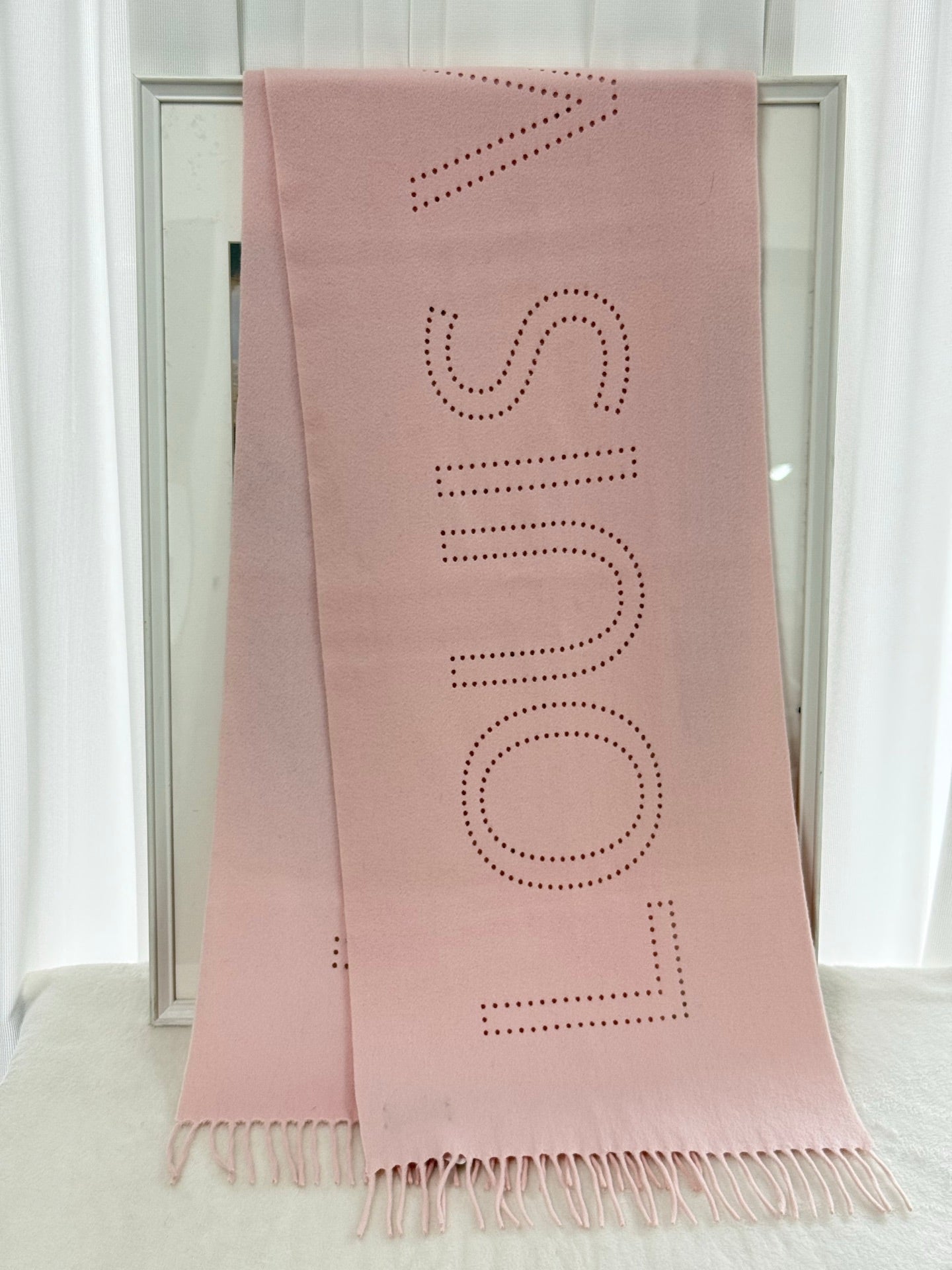 LOUIS VUITTON Pink Casehmere Scarf