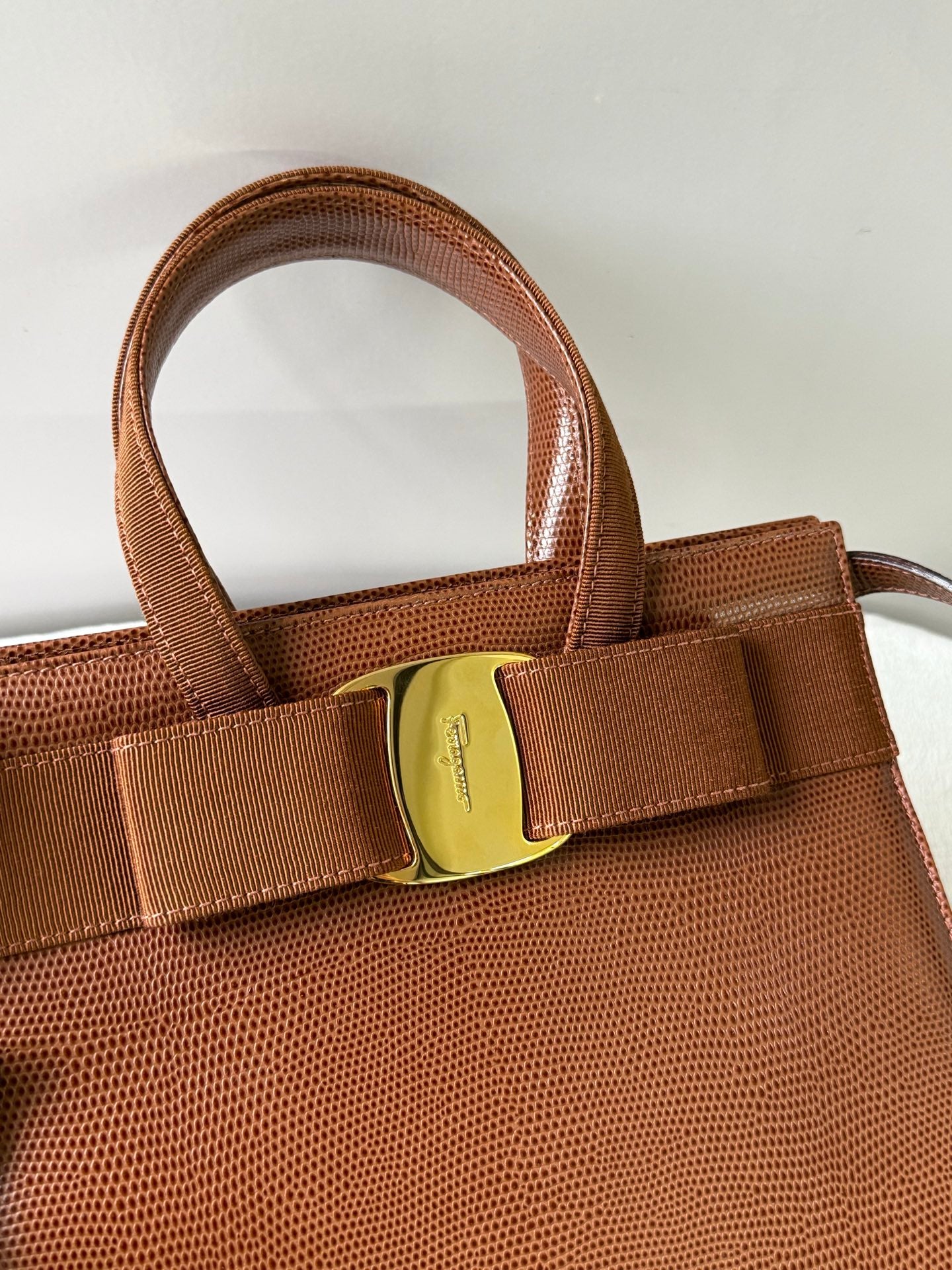 Ferragamo Ribbon Kelly shoulderbag