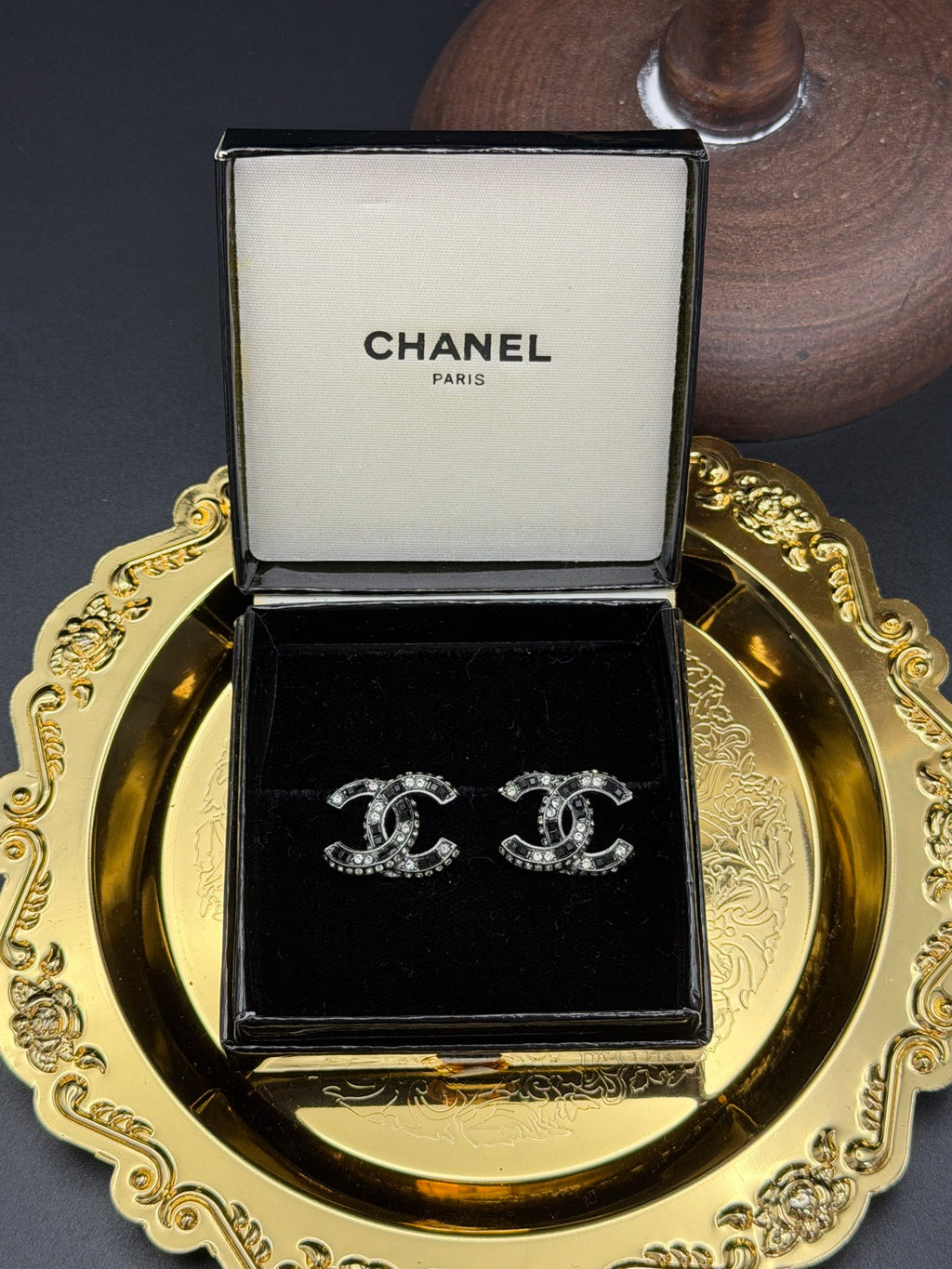 CHANEL Double-C Rhinestone Earring clip on