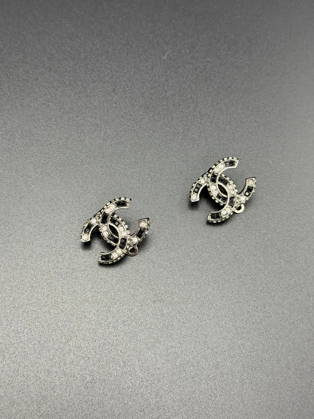 CHANEL Double-C Rhinestone Earring clip on