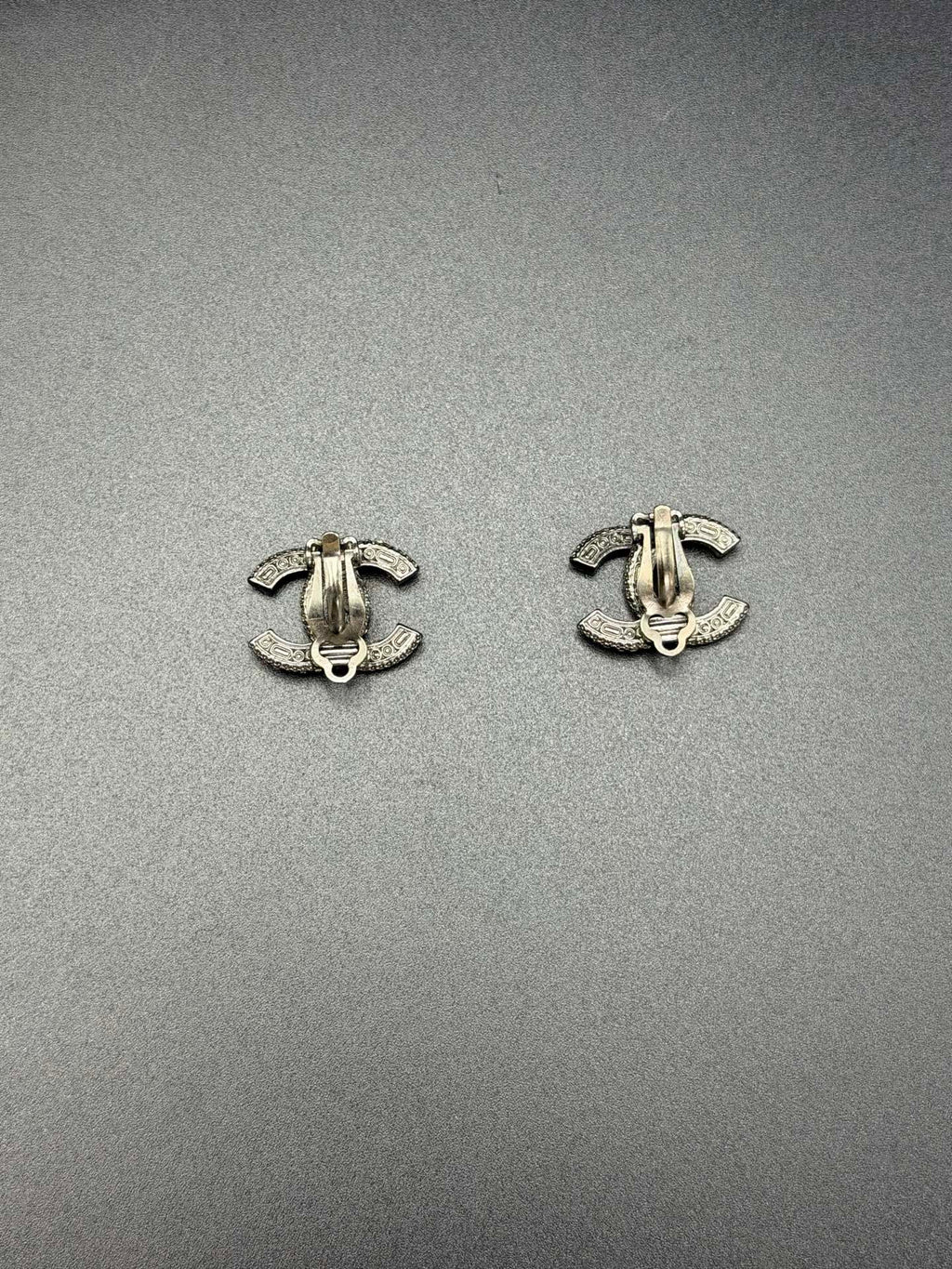CHANEL Double-C Rhinestone Earring clip on