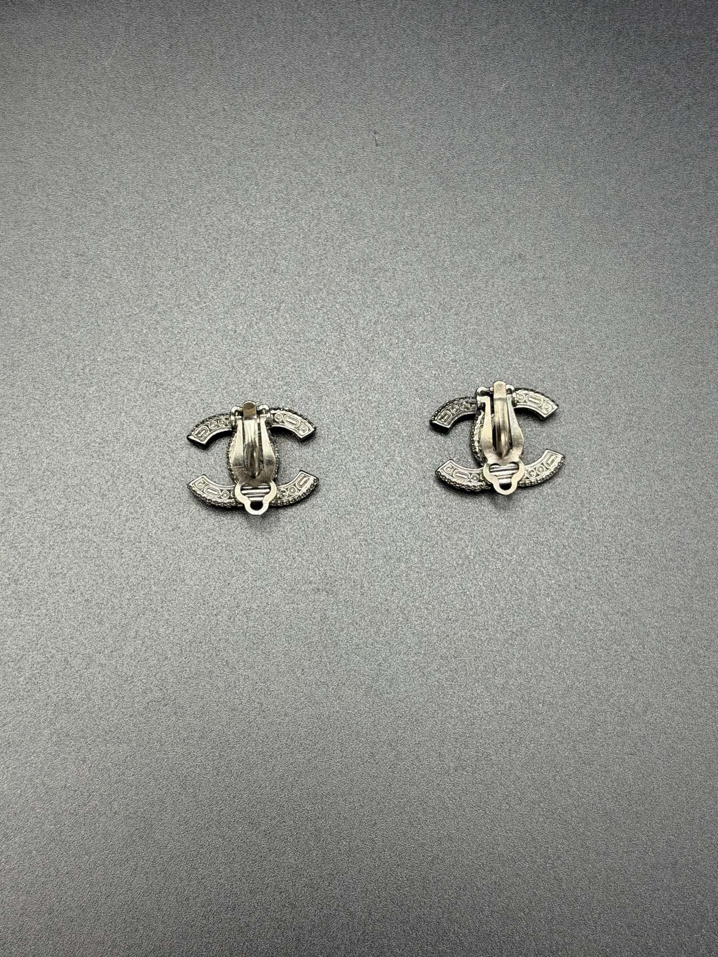 CHANEL Double-C Rhinestone Earring clip on