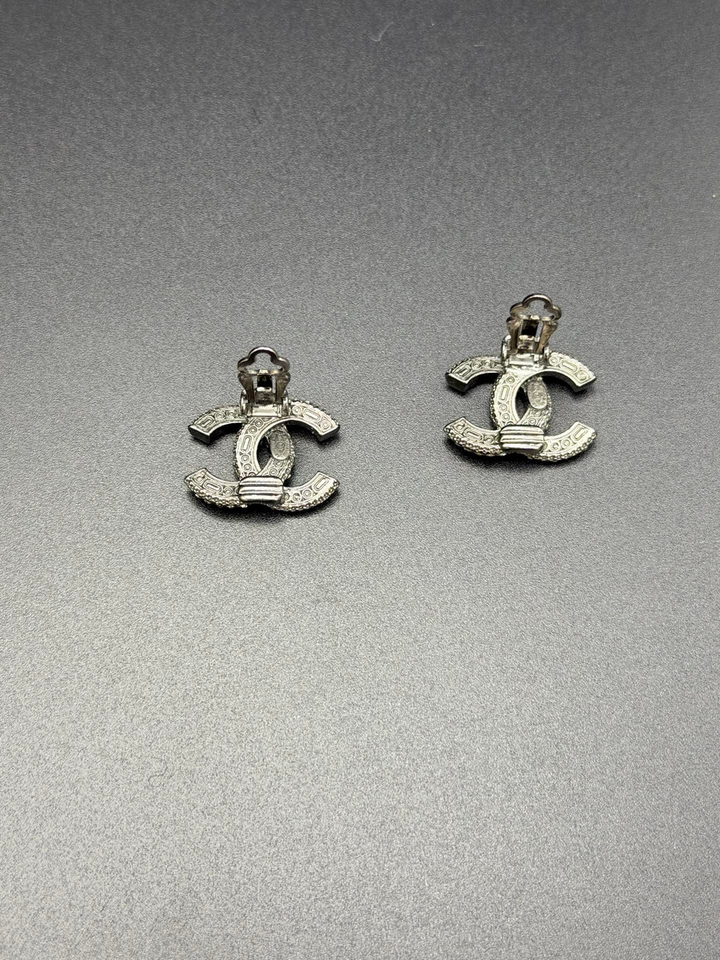 CHANEL Double-C Rhinestone Earring clip on