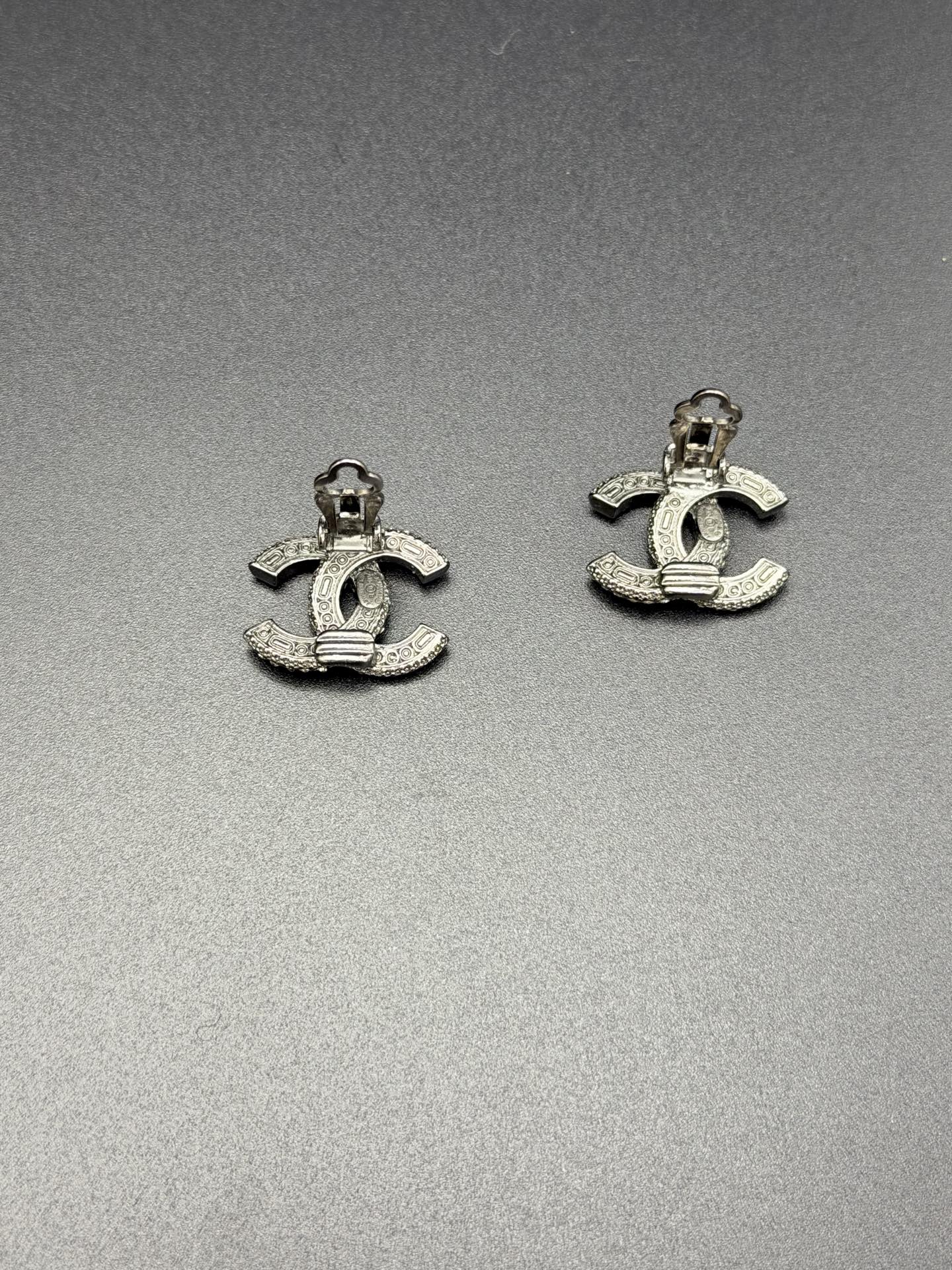 CHANEL Double-C Rhinestone Earring clip on