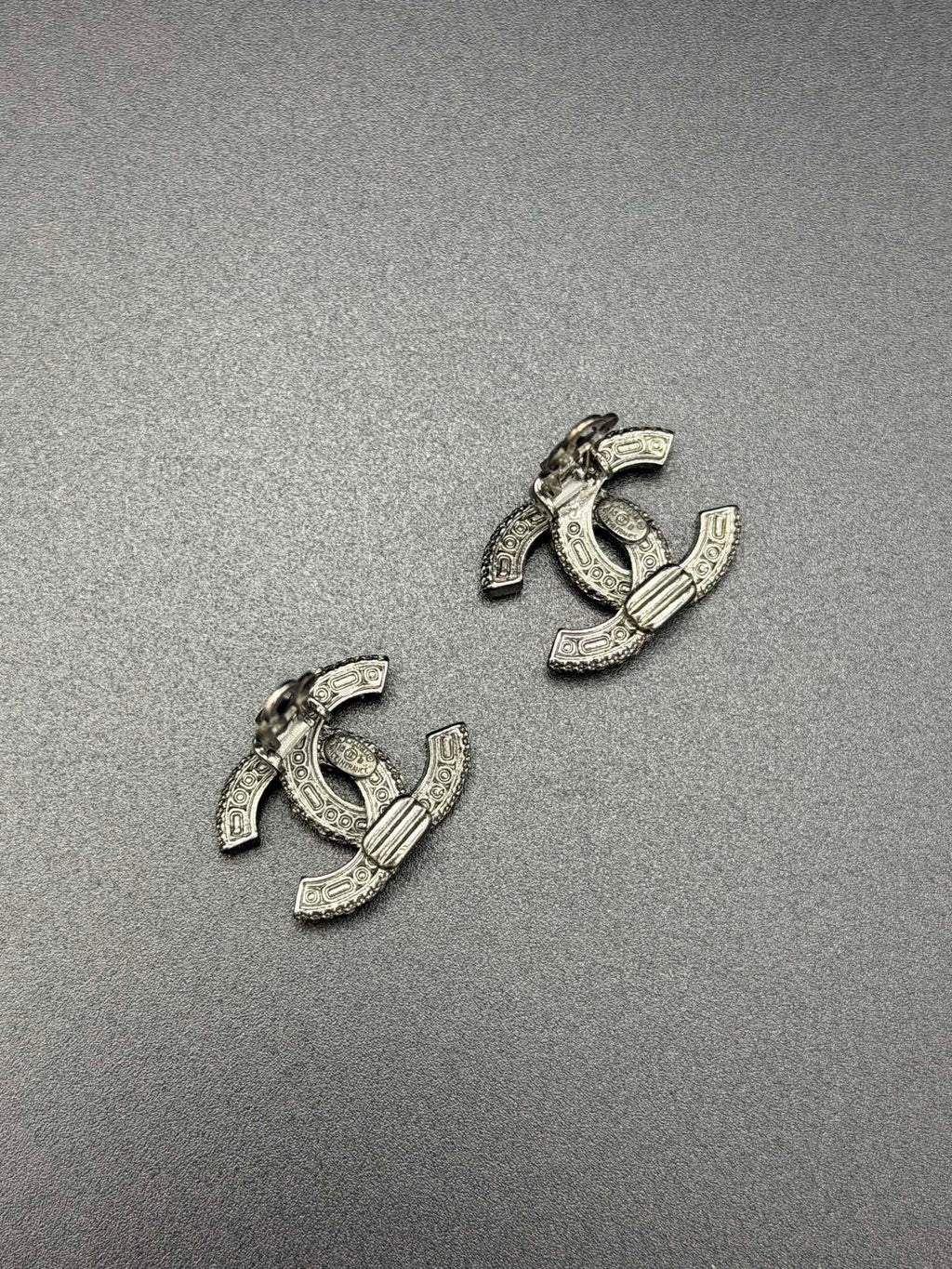 CHANEL Double-C Rhinestone Earring clip on