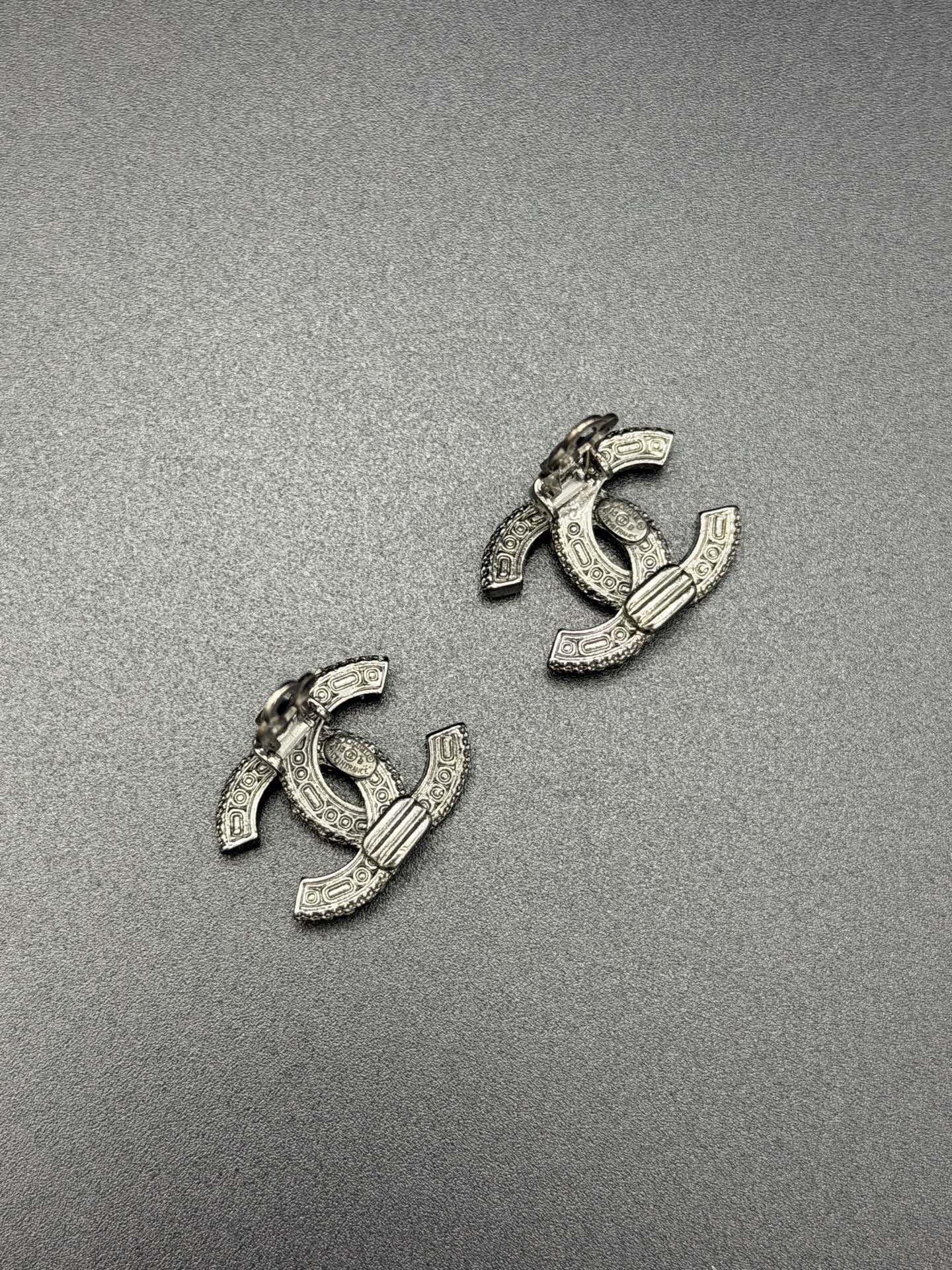 CHANEL Double-C Rhinestone Earring clip on