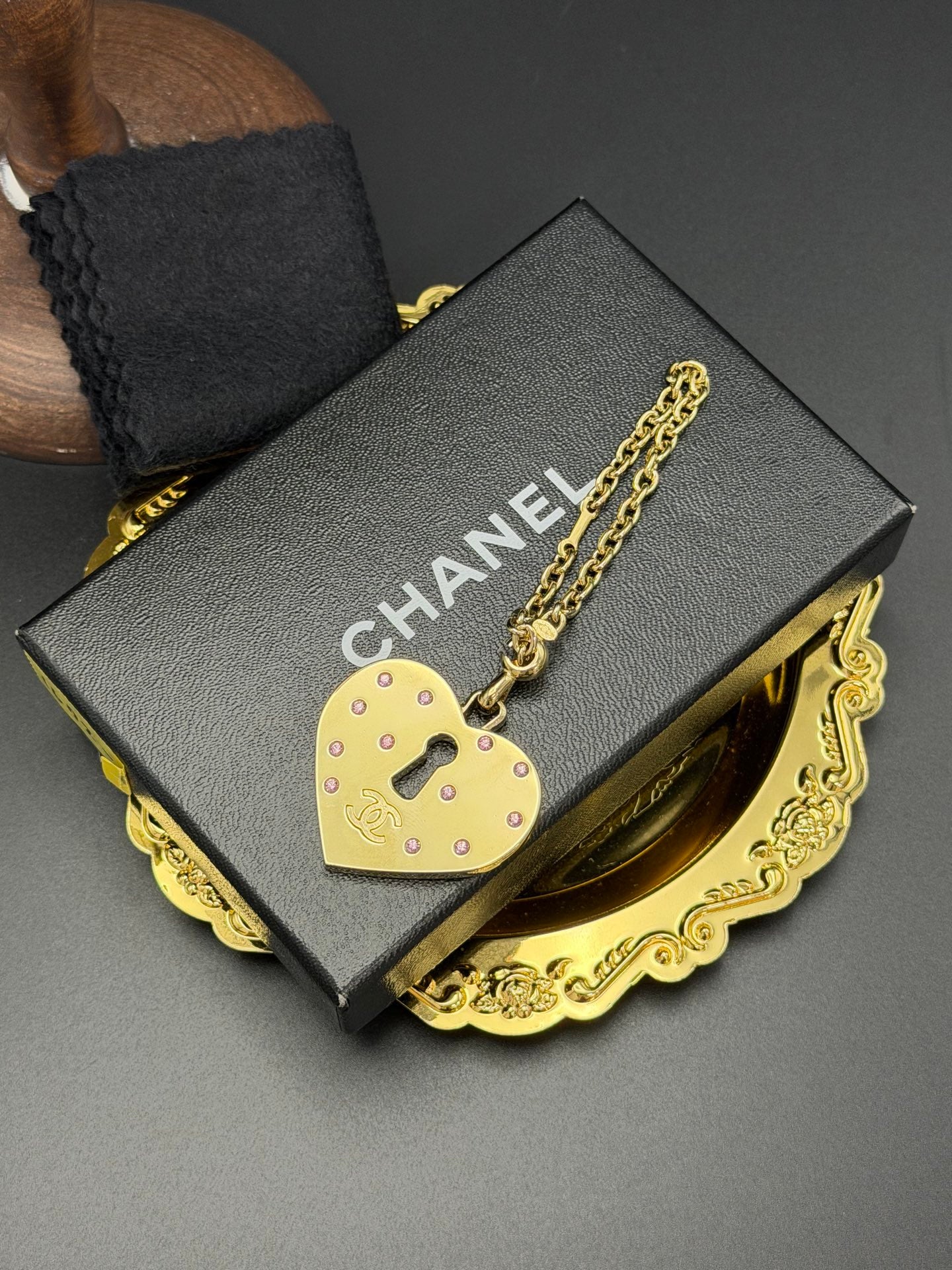 CHANEL Heart-shaped Vintage Asscesory
