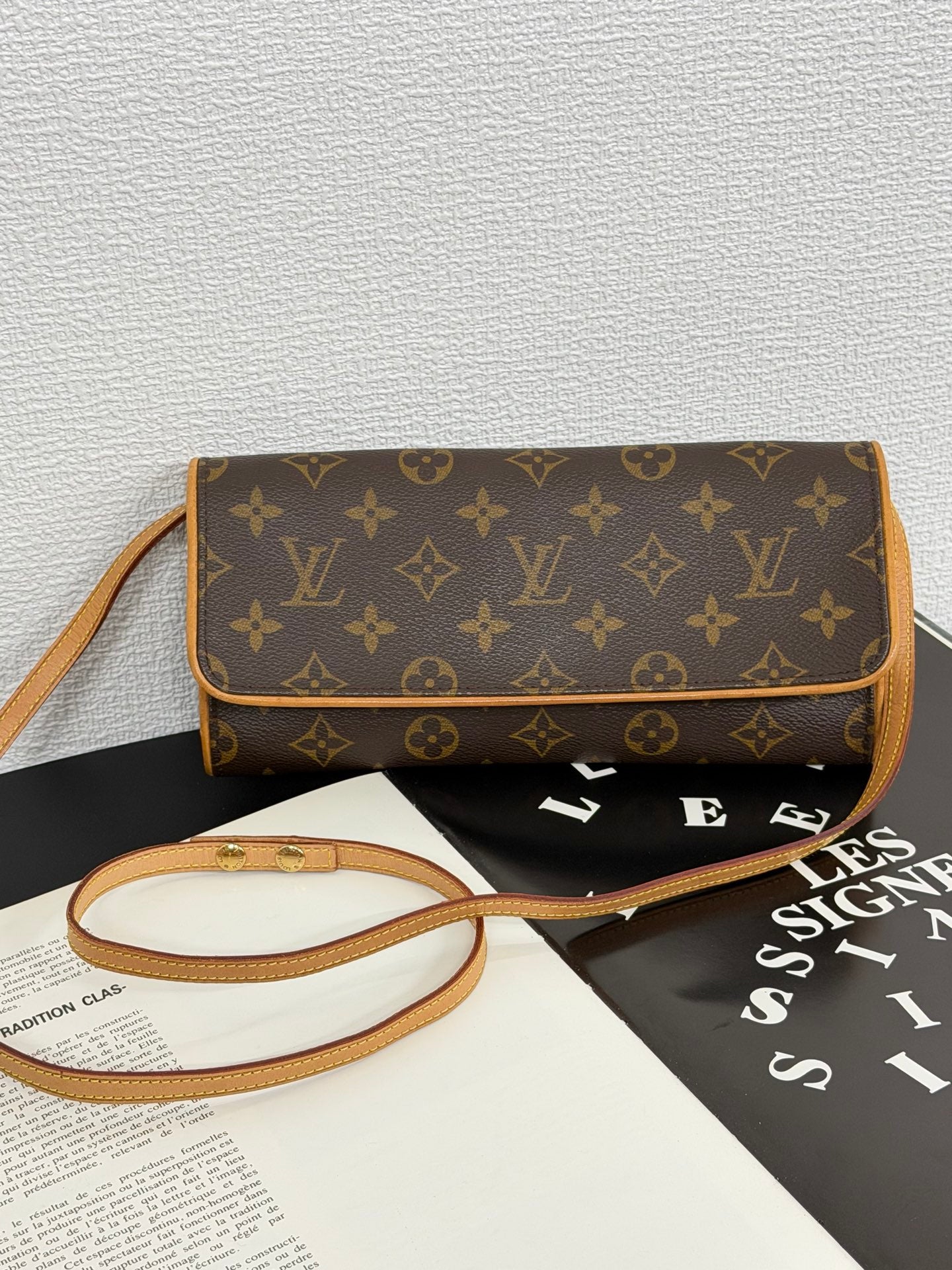 LOUIS VUITTON Monogram Clutch