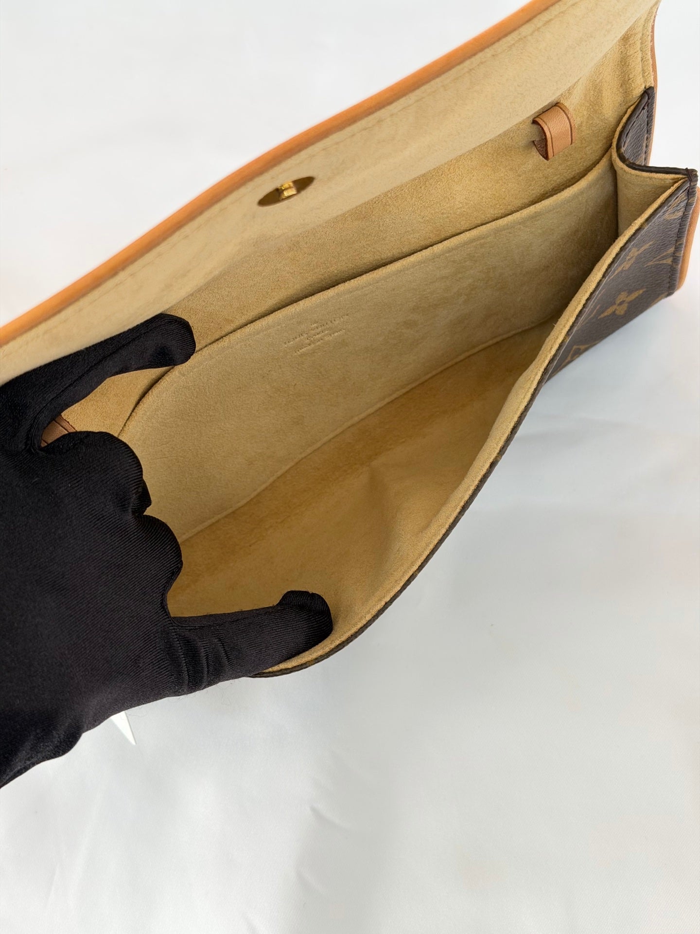 LOUIS VUITTON Monogram Clutch