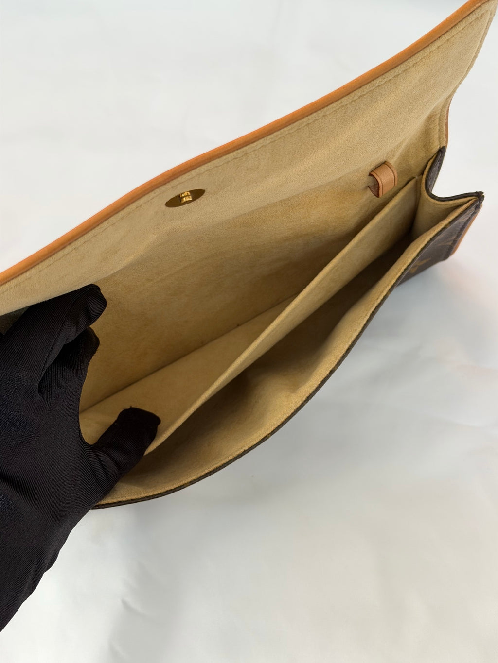 LOUIS VUITTON Monogram Clutch