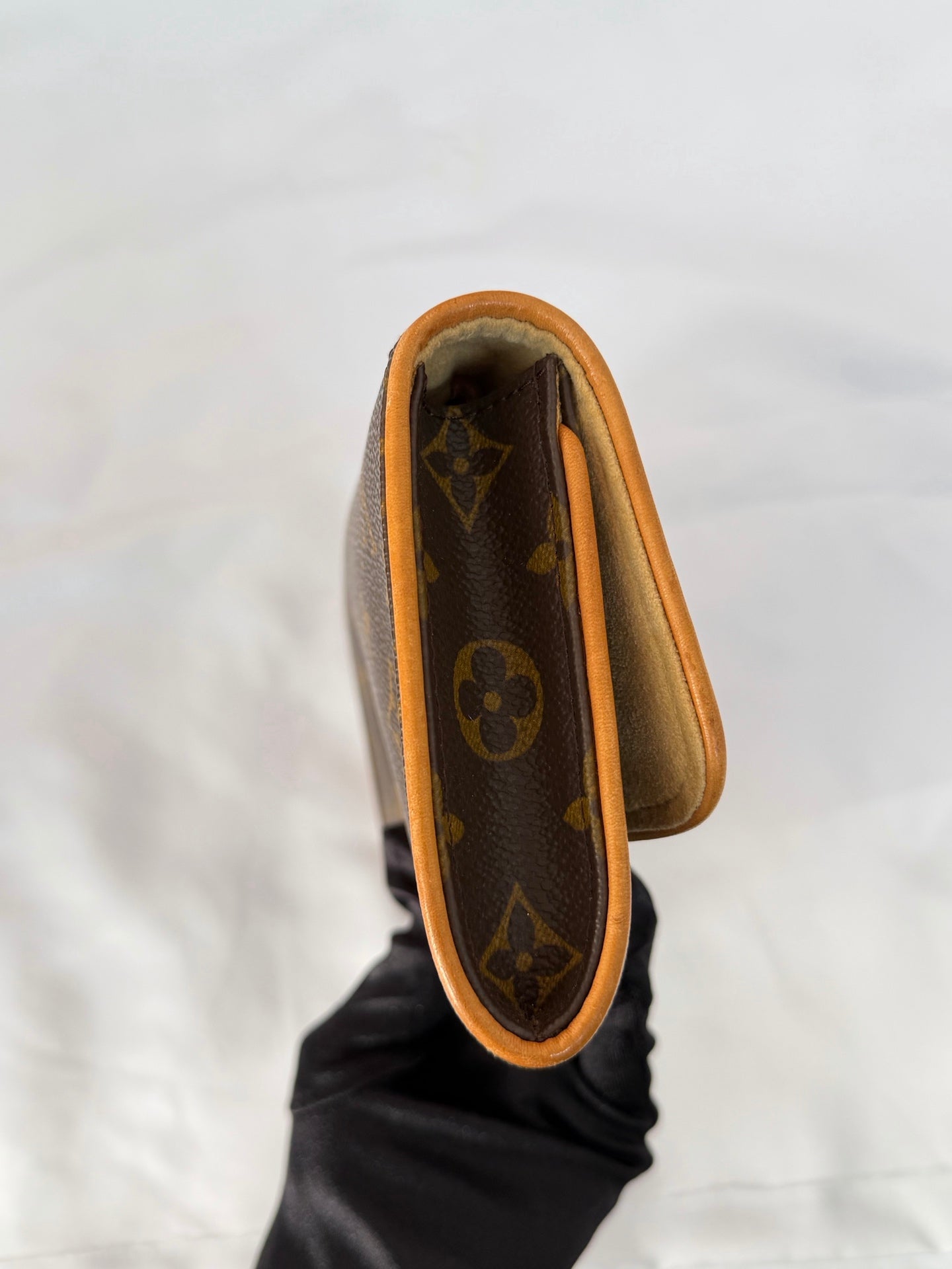 LOUIS VUITTON Monogram Clutch