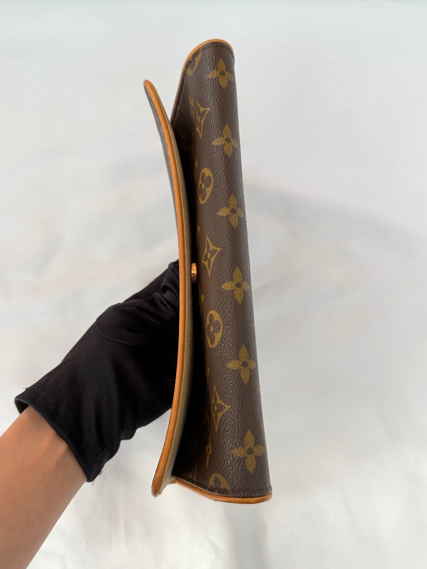 LOUIS VUITTON Monogram Clutch