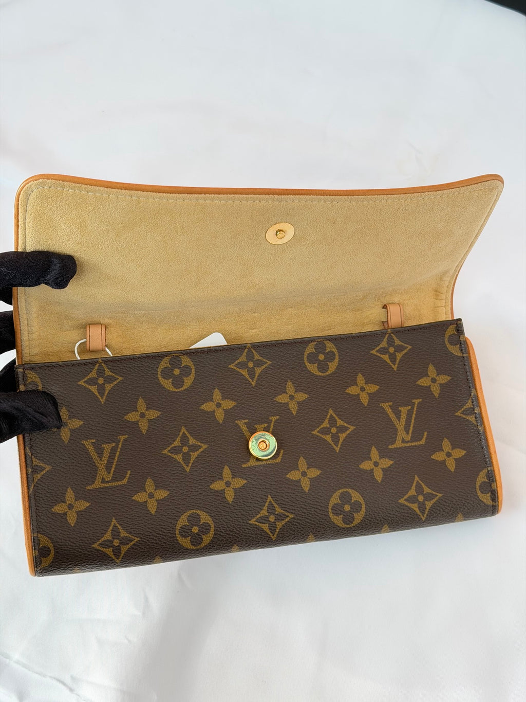 LOUIS VUITTON Monogram Clutch