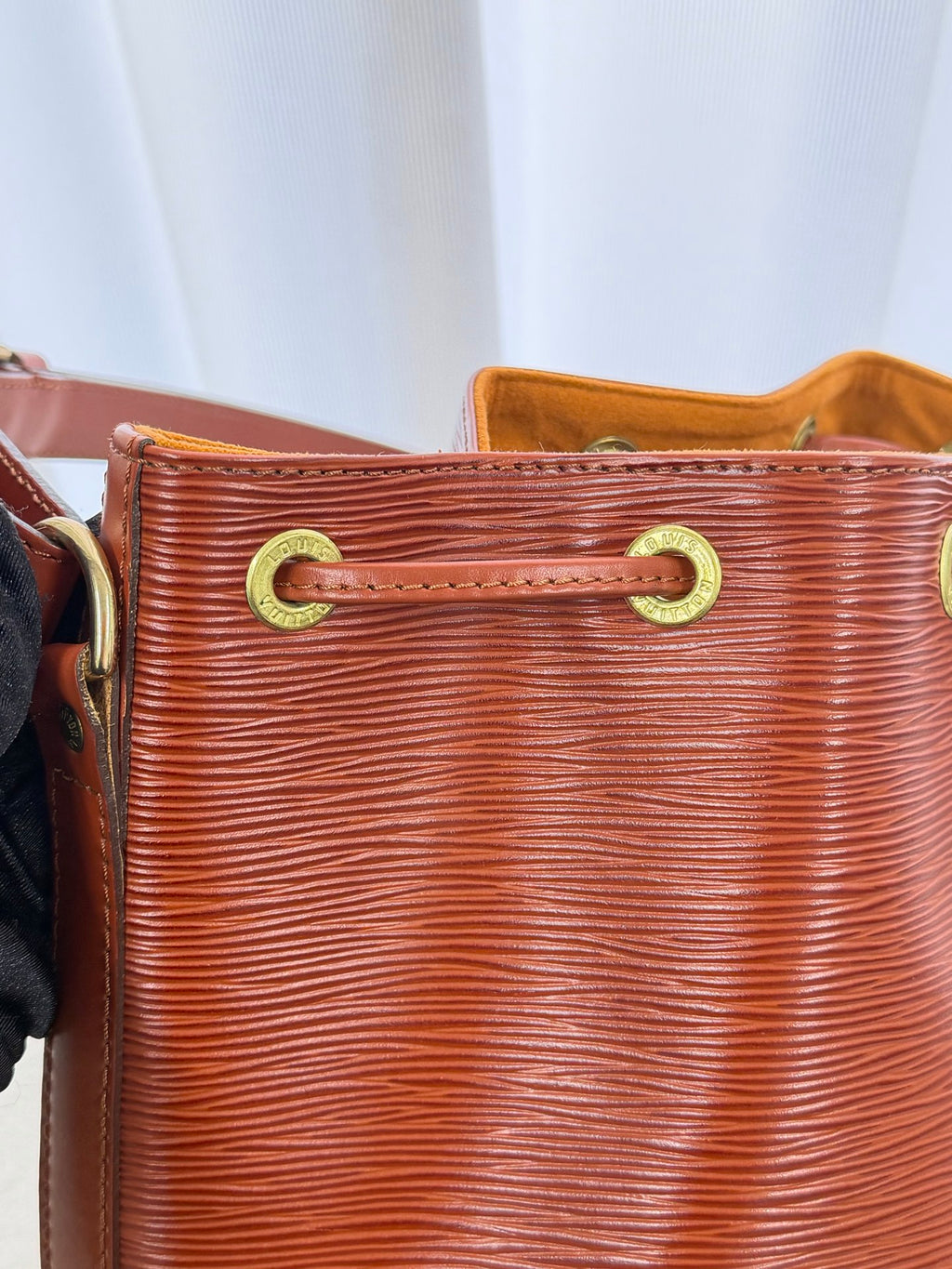 LOUIS VUITTON Epi Noé Bucketbag