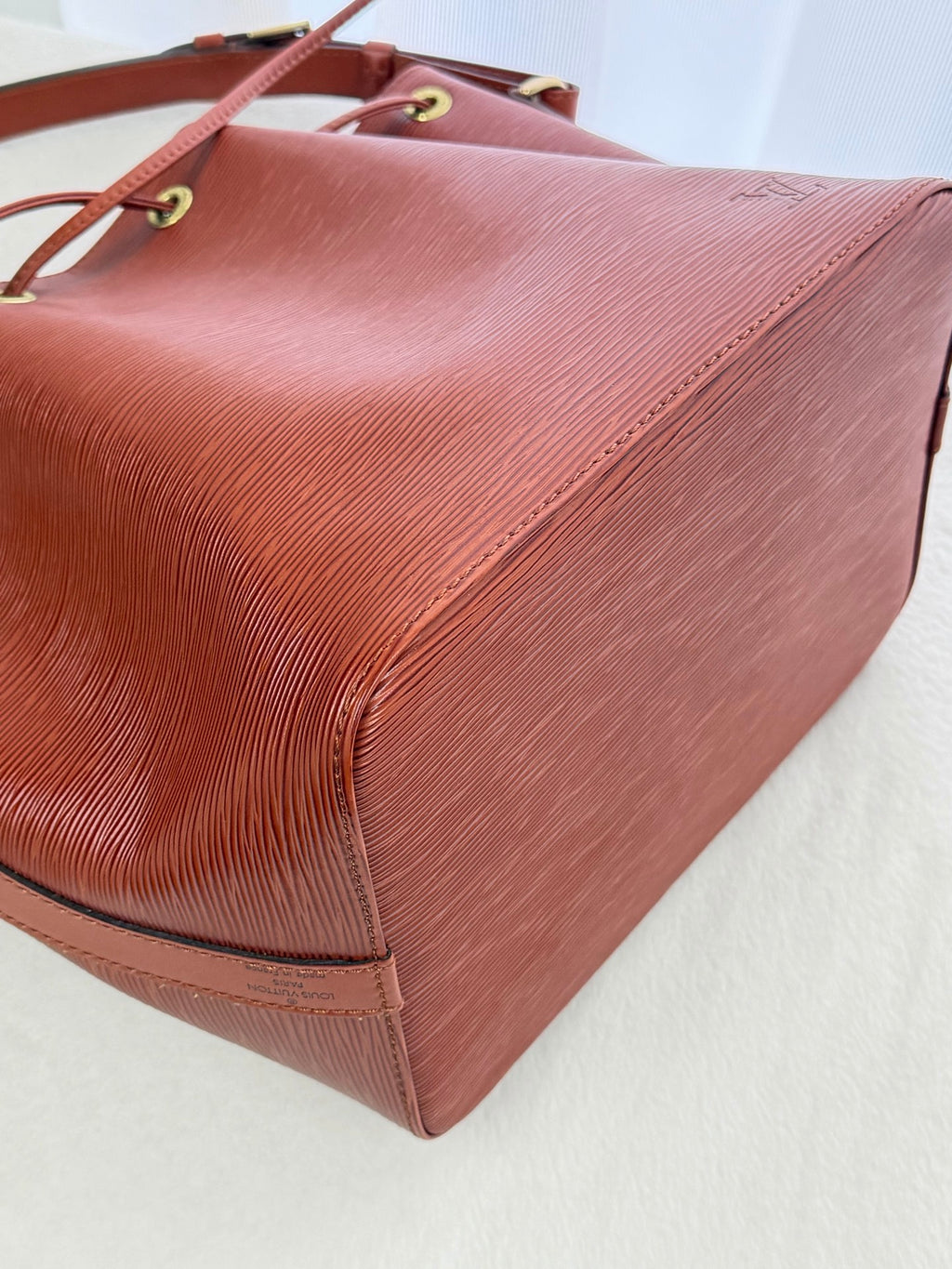 LOUIS VUITTON Epi Noé Bucketbag
