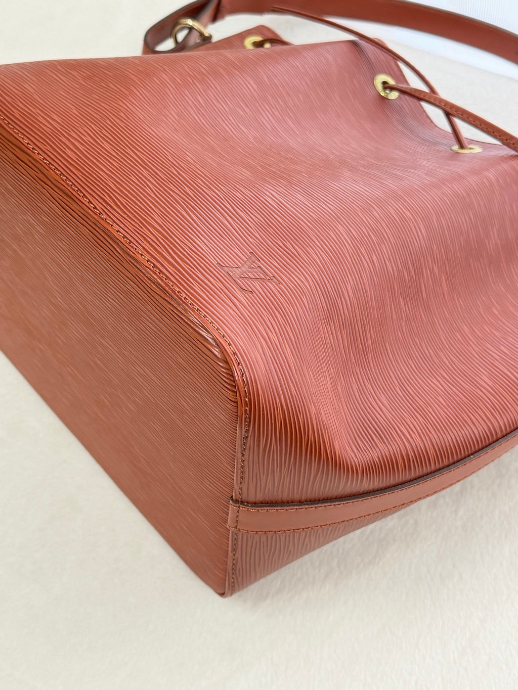 LOUIS VUITTON Epi Noé Bucketbag