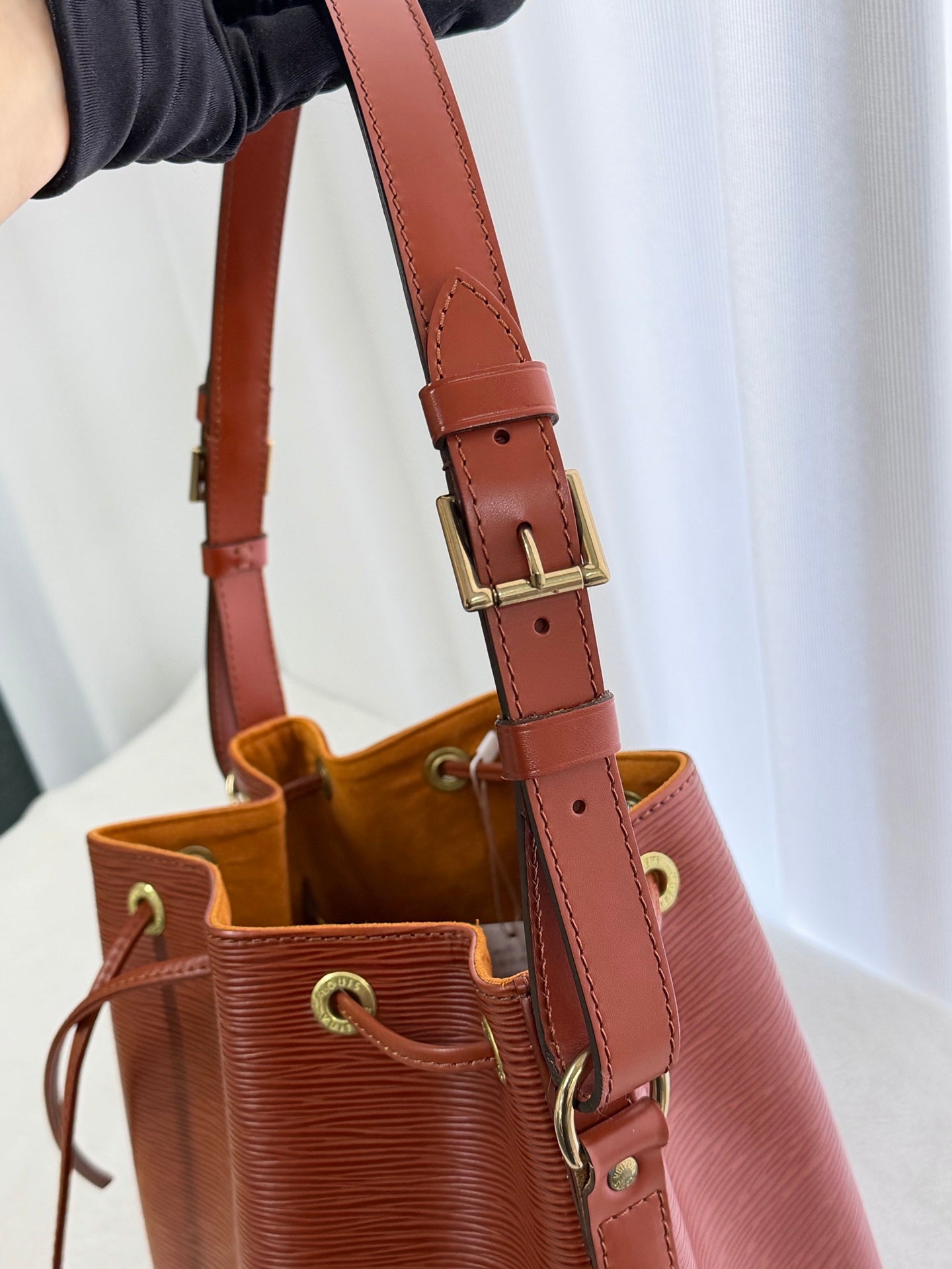 LOUIS VUITTON Epi Noé Bucketbag