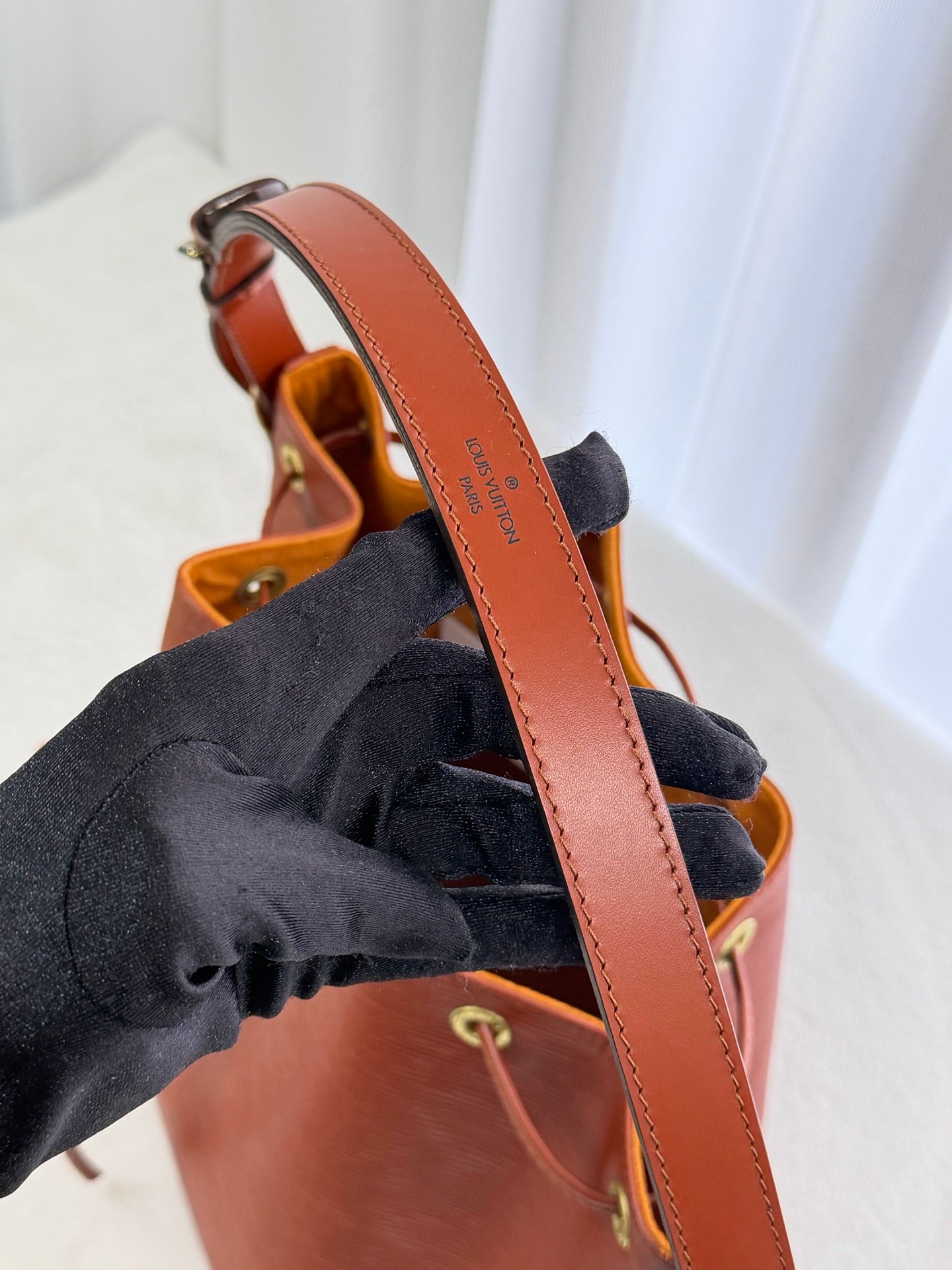 LOUIS VUITTON Epi Noé Bucketbag