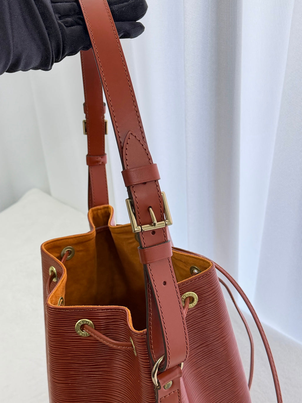 LOUIS VUITTON Epi Noé Bucketbag