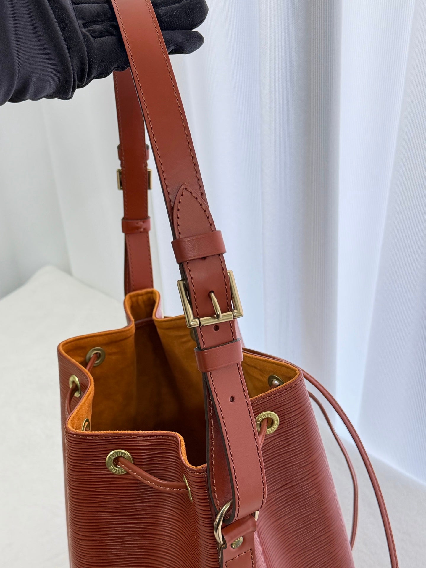 LOUIS VUITTON Epi Noé Bucketbag