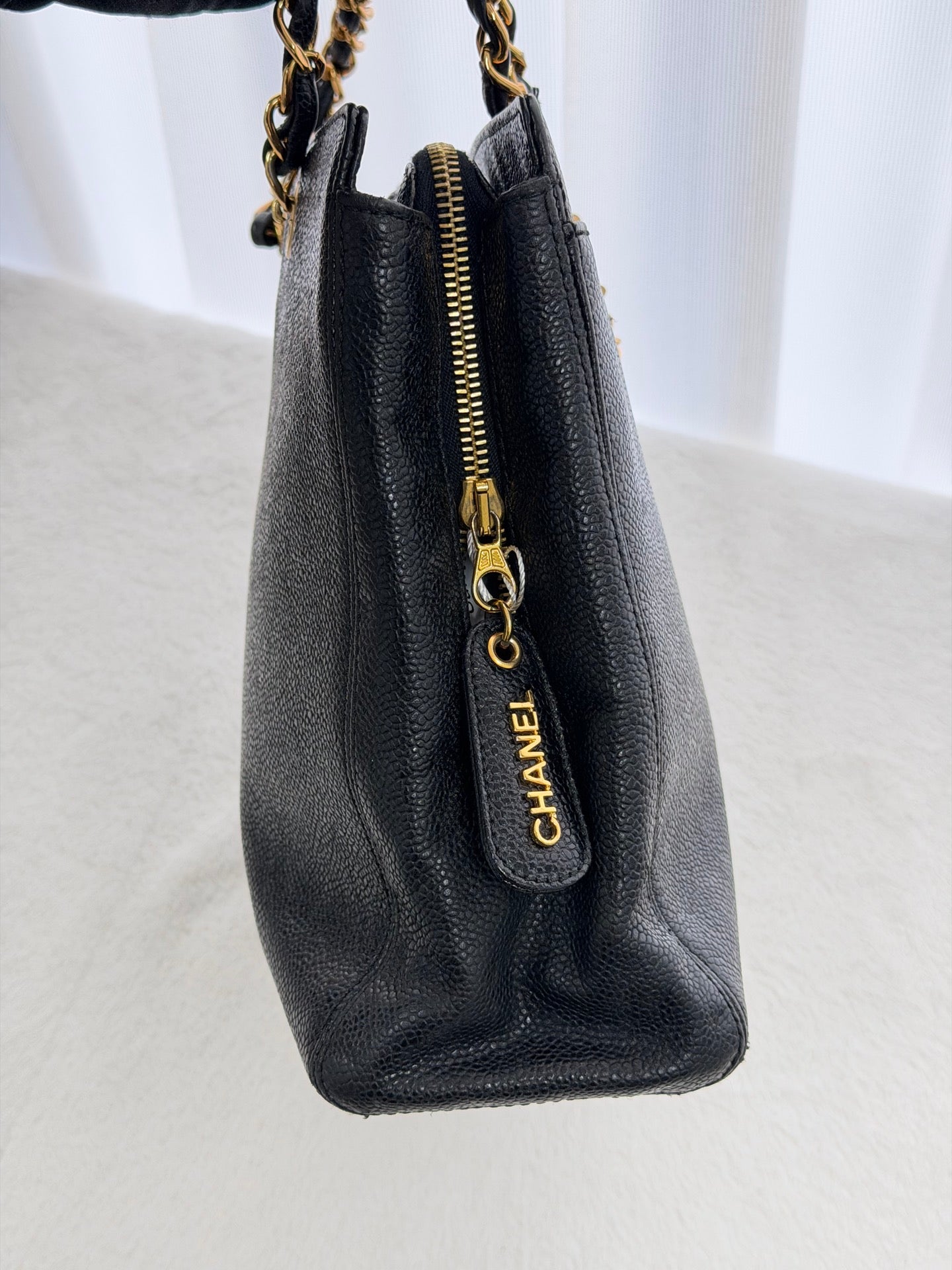 CHANEL Cavier Geniune Chainbag